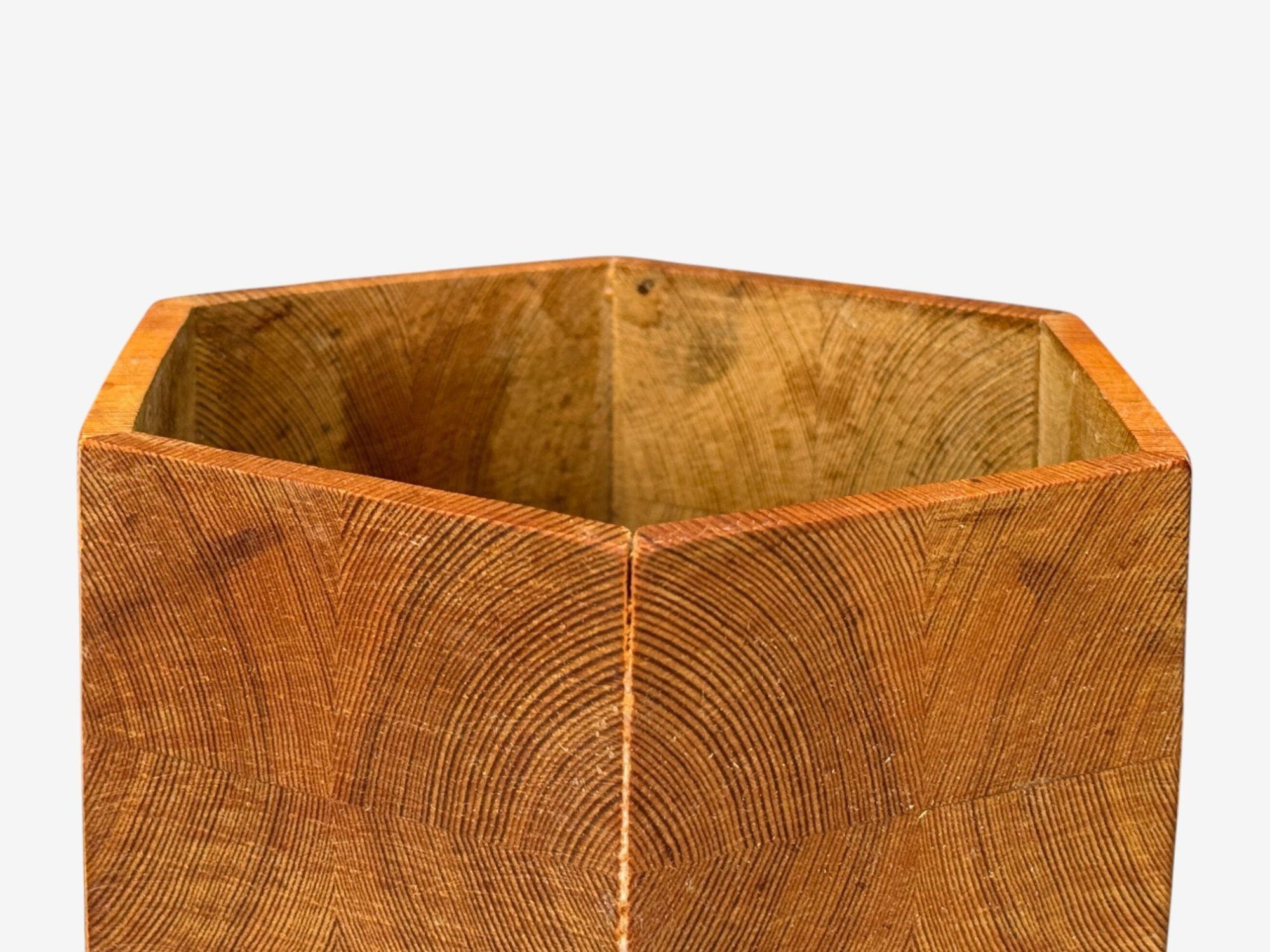 Lámpara de mesa moderna sueca, pino, Suecia, años 70 Sueco en venta