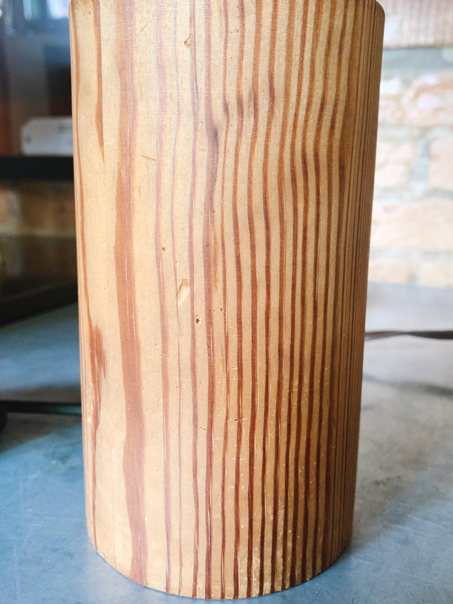 Swedish Modern Pinewood Table Lamp by Uno Kristiansson For Sale 3