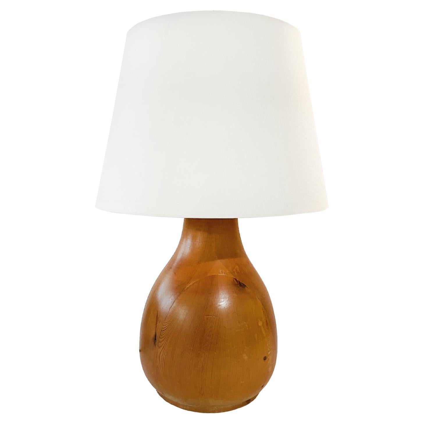 Lampada da tavolo moderna svedese in legno di pino