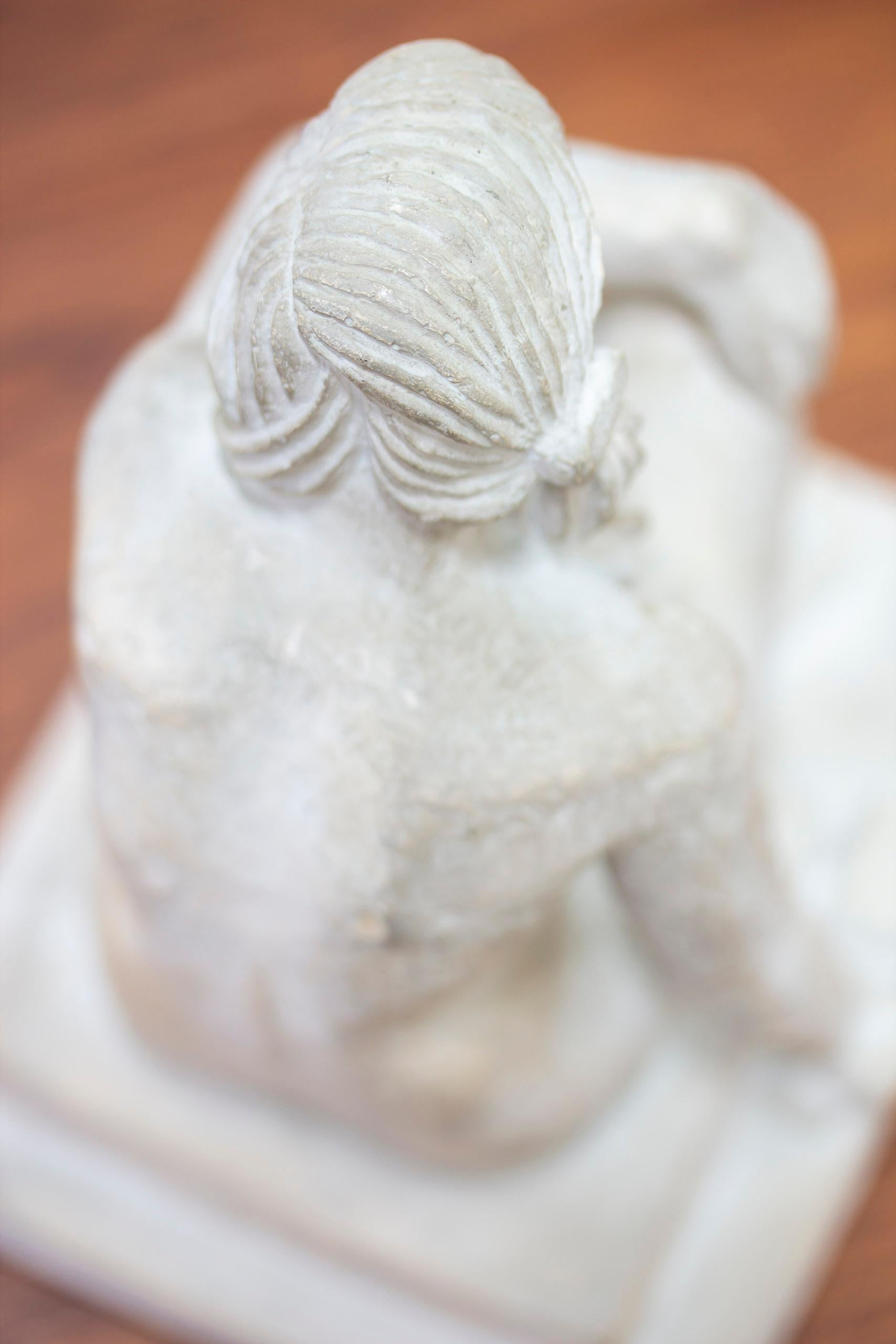 Estatuilla moderna sueca de yeso de mujer sentada, por Bror Hjorth, años 50 en venta 2