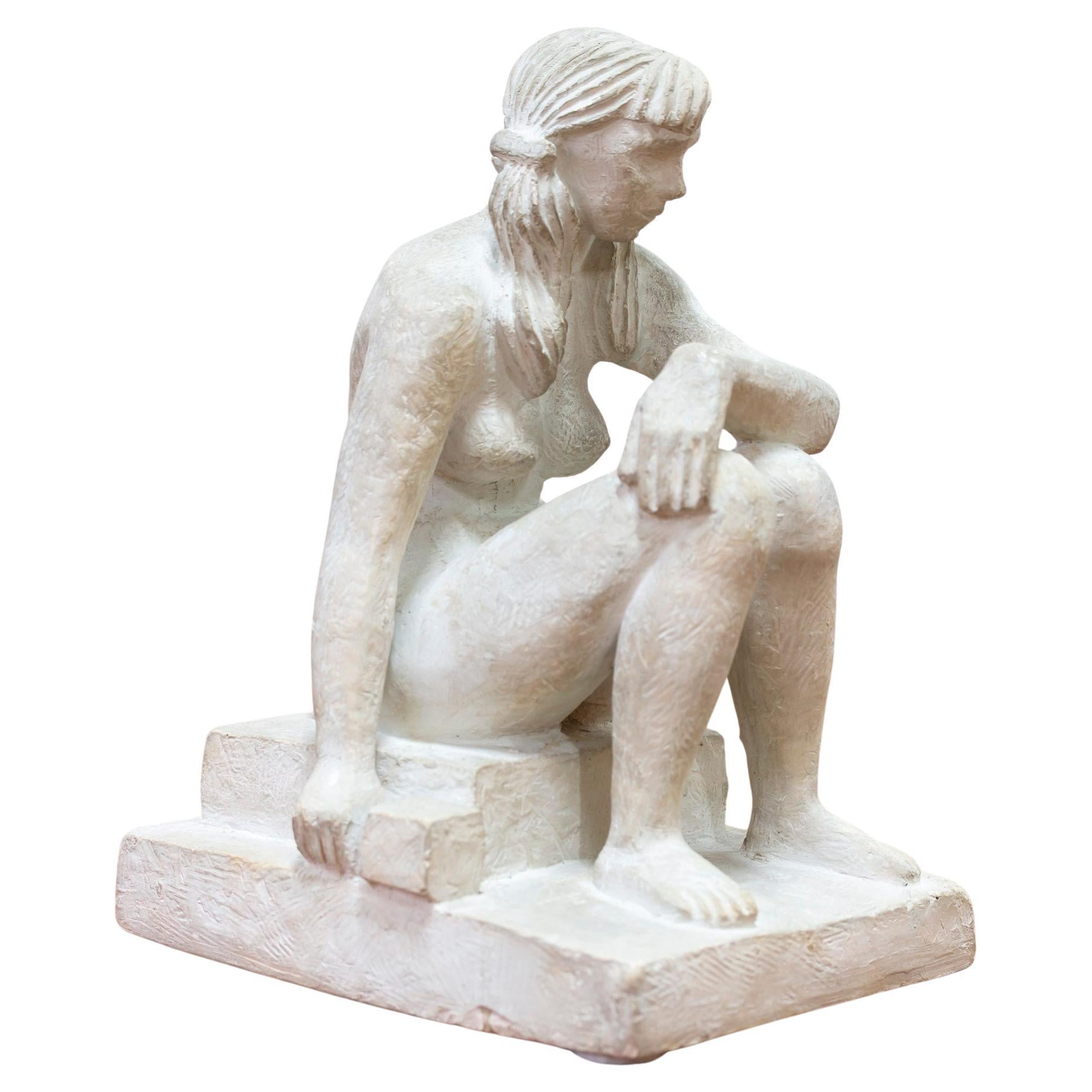 Estatuilla moderna sueca de yeso de mujer sentada, por Bror Hjorth, años 50 en venta