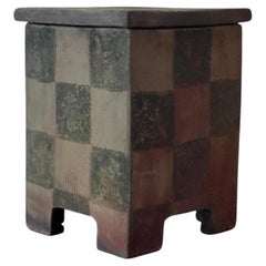 Moderne schwedische Raku-gebrannte Steingut-Dose aus dem Atelier von Birgitta Svensson