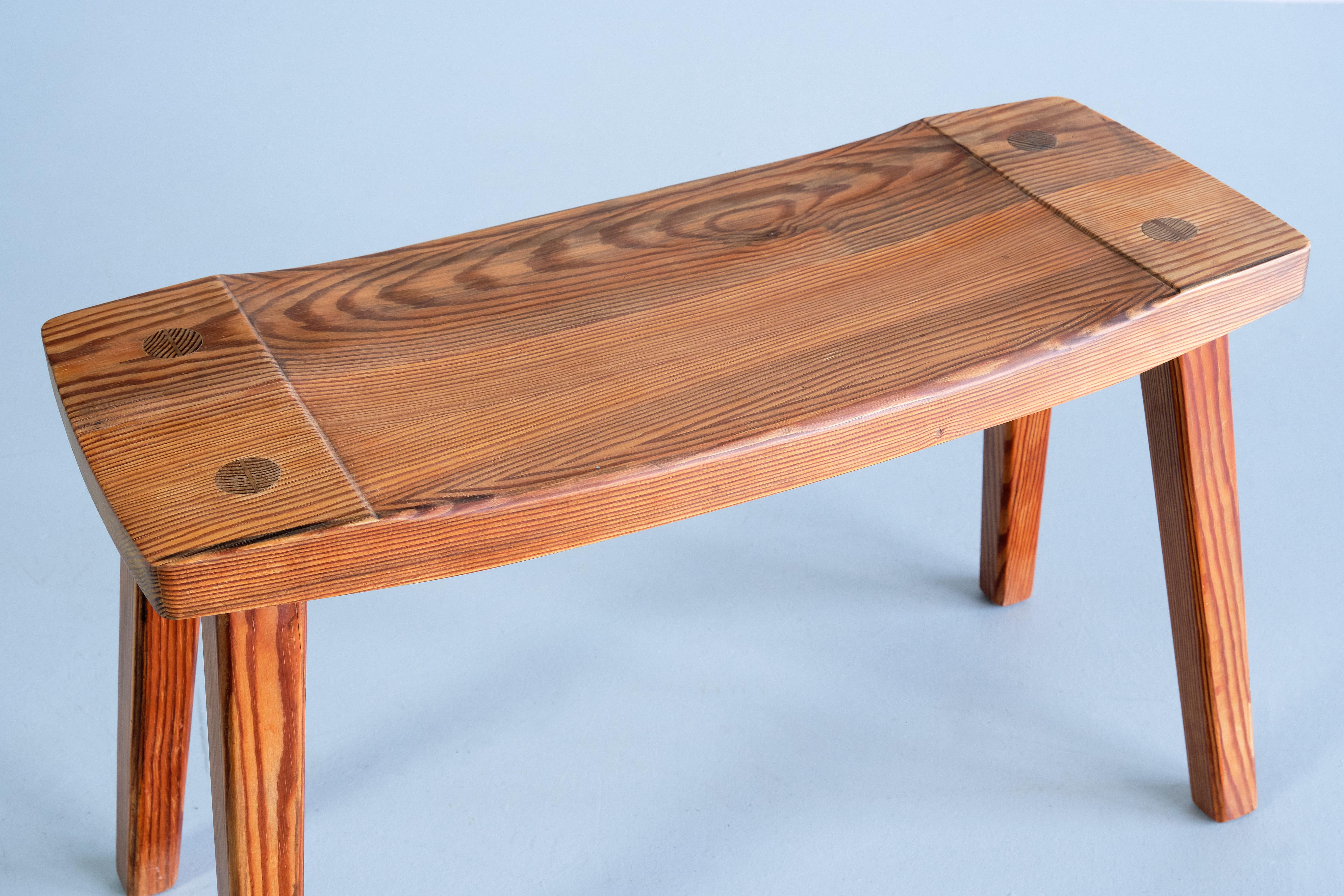 Swedish Modern Rectangular Stool in Solid Pine, Sweden, 1950s In Good Condition For Sale In The Hague, NL