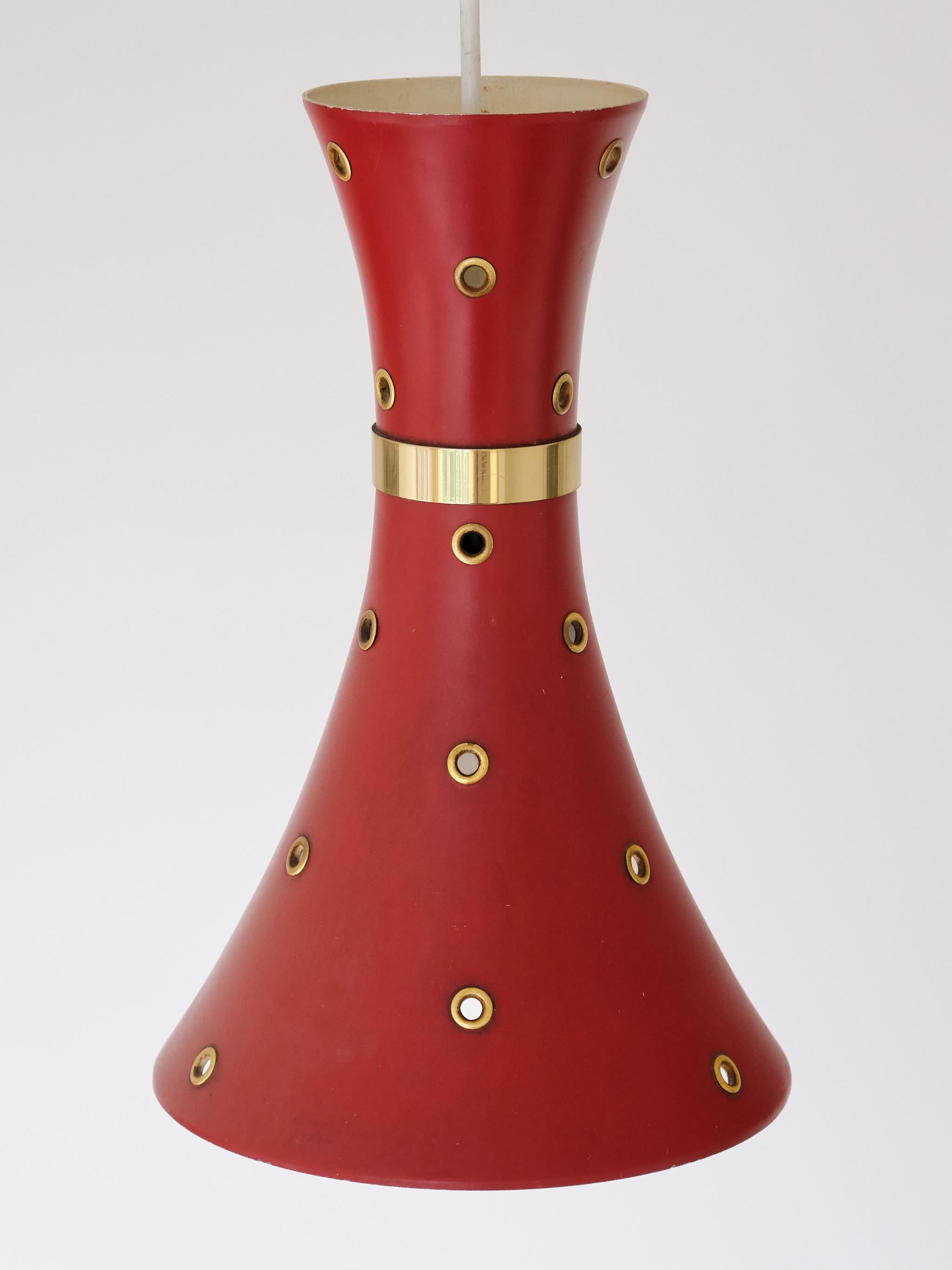 Lampada a sospensione moderna svedese rossa con dettagli in ottone traforato, anni '50 in vendita 3