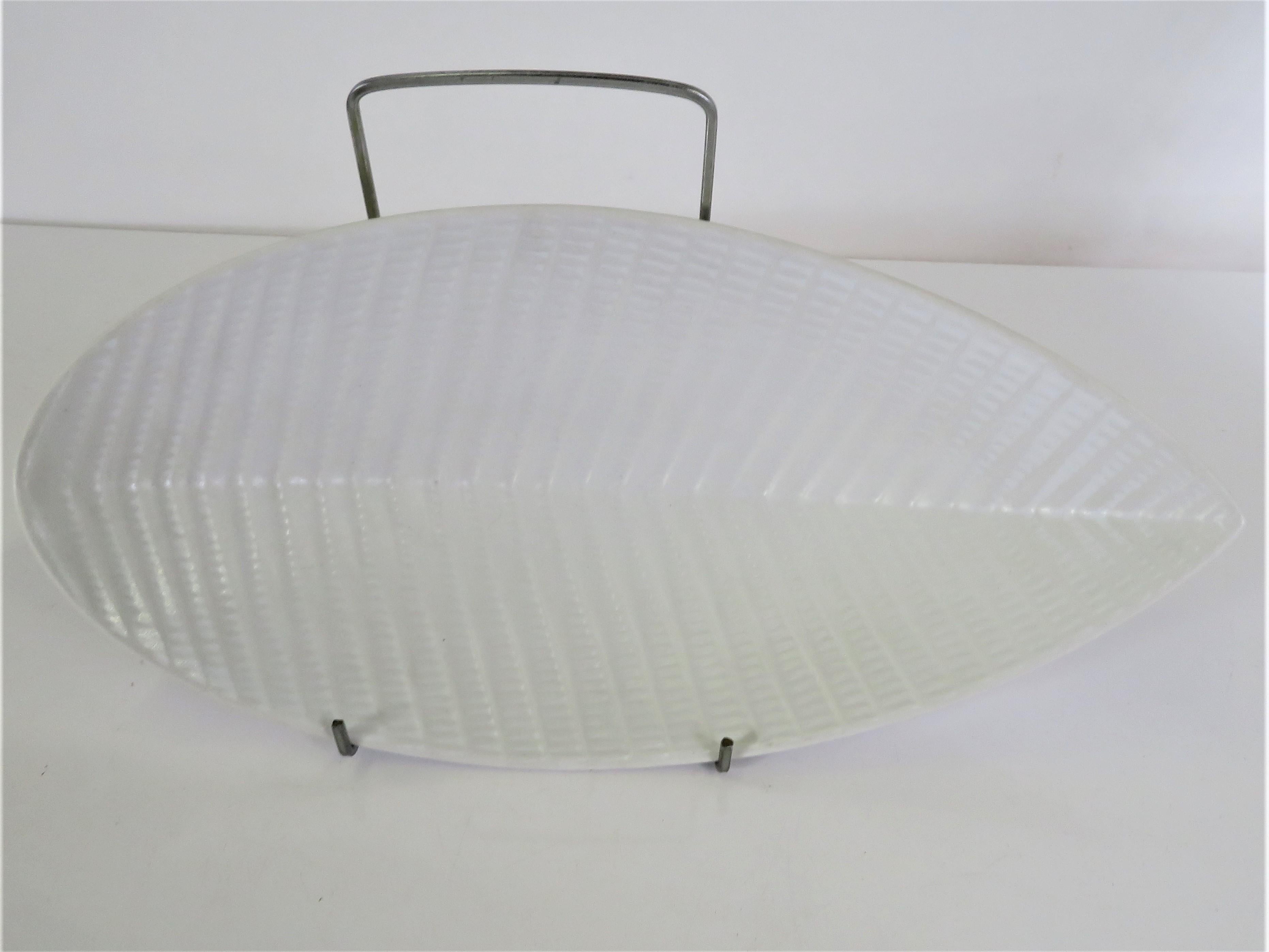 Stig Lindbergh for Gustavsberg, Sweden, His REPTILE Series (1953-1963) #264 large size leaf shaped vessel bowl in white satin glaze with texture design on inside of vessel.
Measures 12 1/2 in. long, 6 in. width and 2 1/2 in. high.