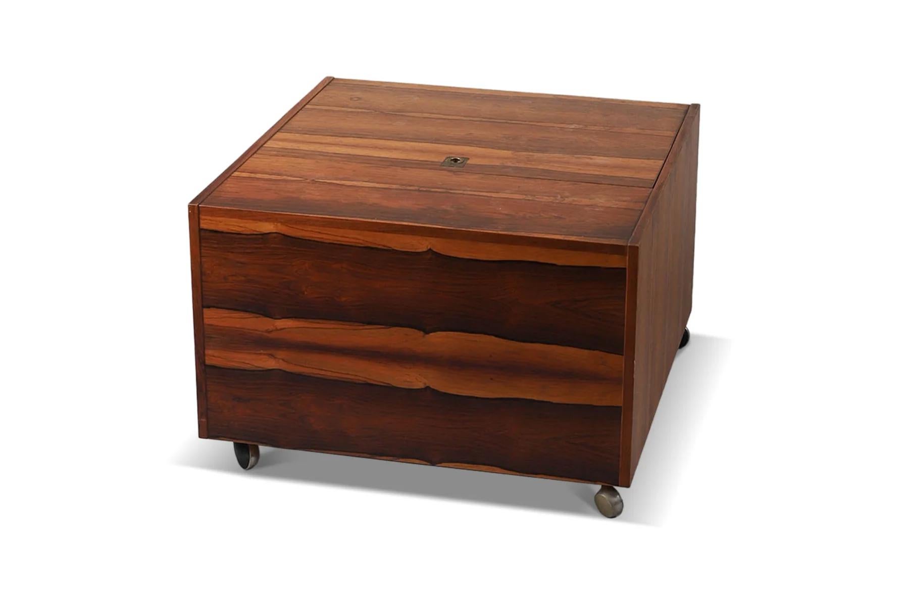 20th Century Swedish Modern Rolling Bar Cabinet / Coffee Table in Rosewood For Sale