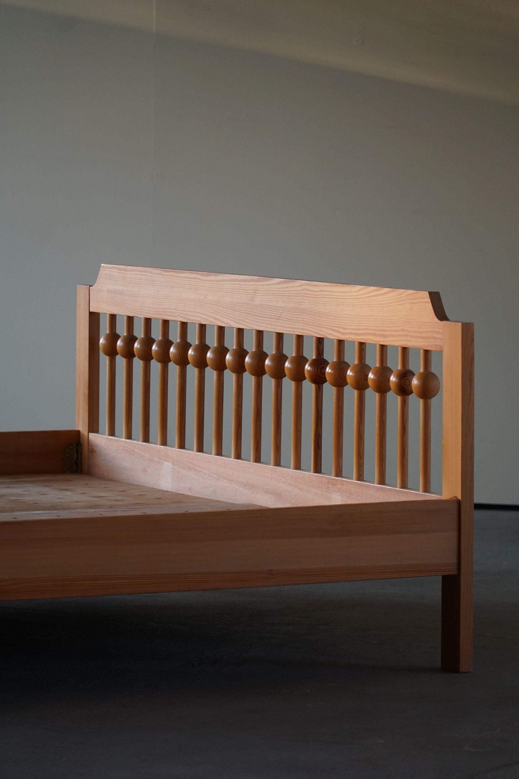 Swedish Modern Sculptural Bed in Pine, Made by Sven Larsson, 1960s For Sale 11
