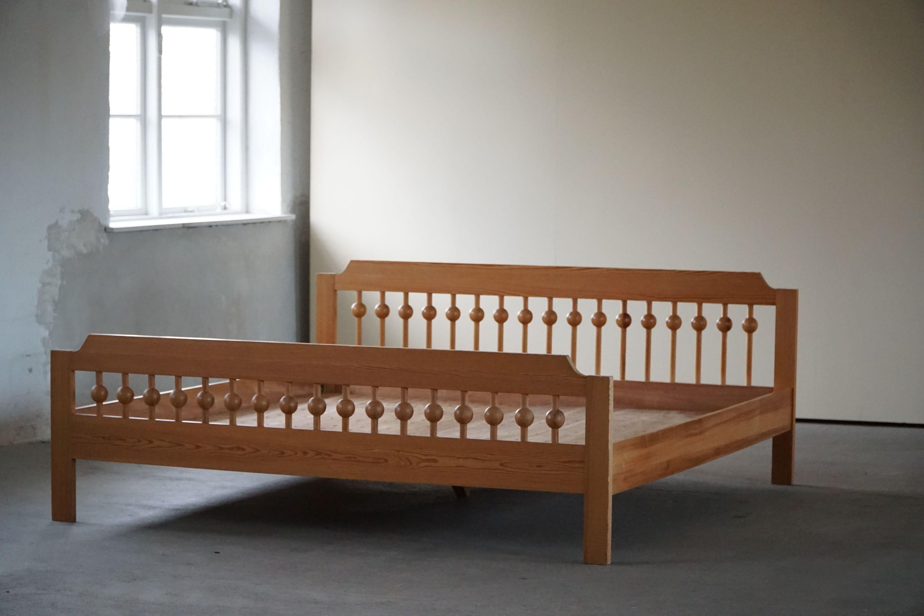 Brutalist Swedish Modern Sculptural Bed in Pine, Made by Sven Larsson, 1960s For Sale