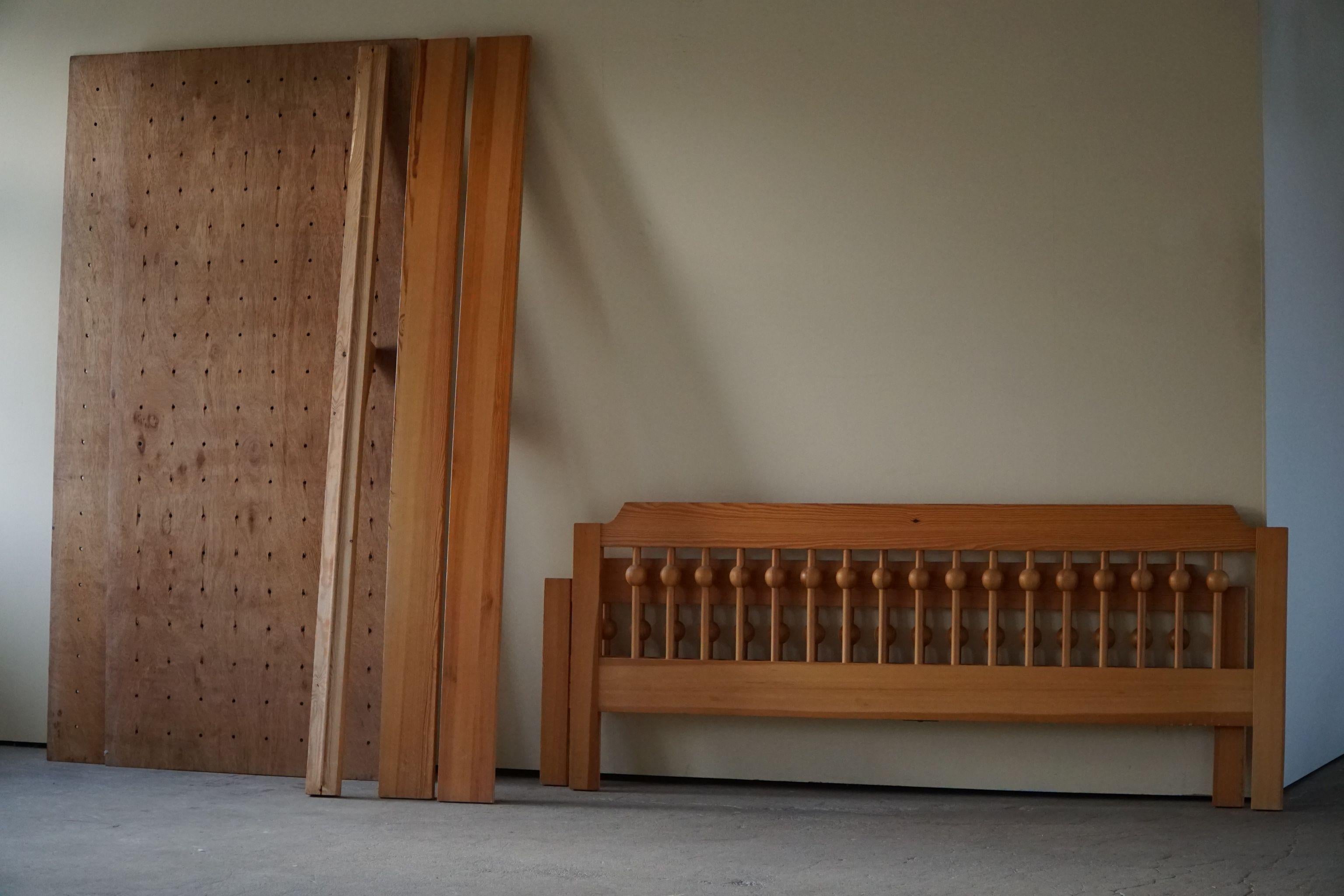 Swedish Modern Sculptural Bed in Pine, Made by Sven Larsson, 1960s For Sale 4