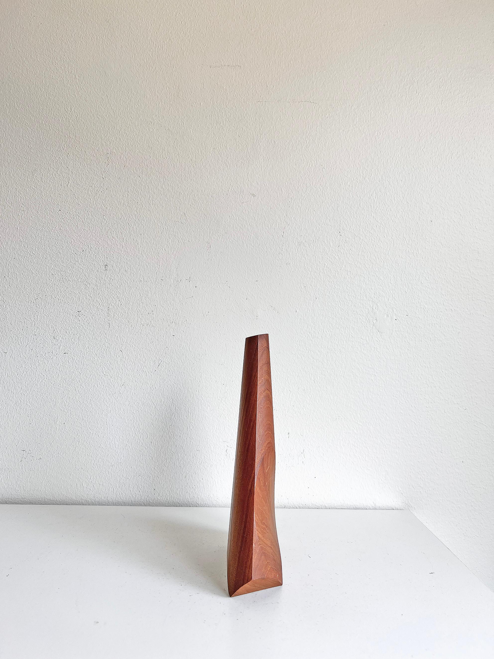 Schwedische moderne skulpturale Vase aus Teakholz (Skandinavische Moderne) im Angebot