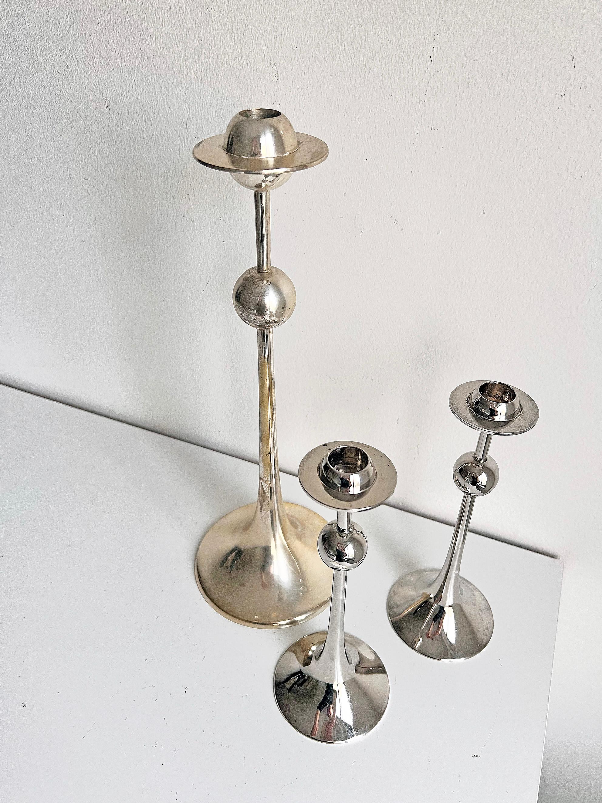 20ième siècle Ensemble de 3 chandeliers modernes suédois de Kjell Engman pour Gense en vente