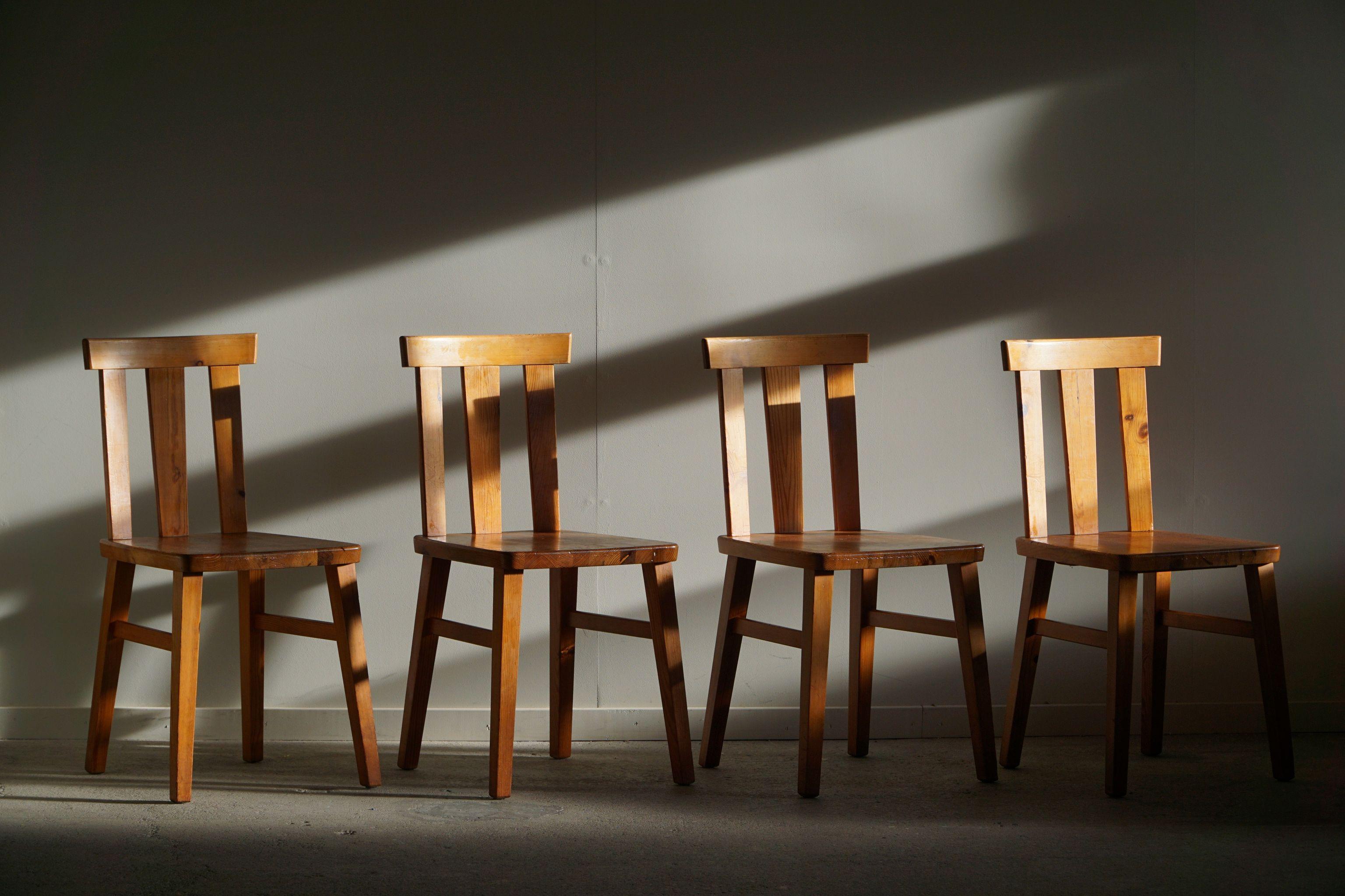Swedish Modern, Set of 4 Chairs in Solid Pine, Axel Einar Hjorth Style, 1950s For Sale 4