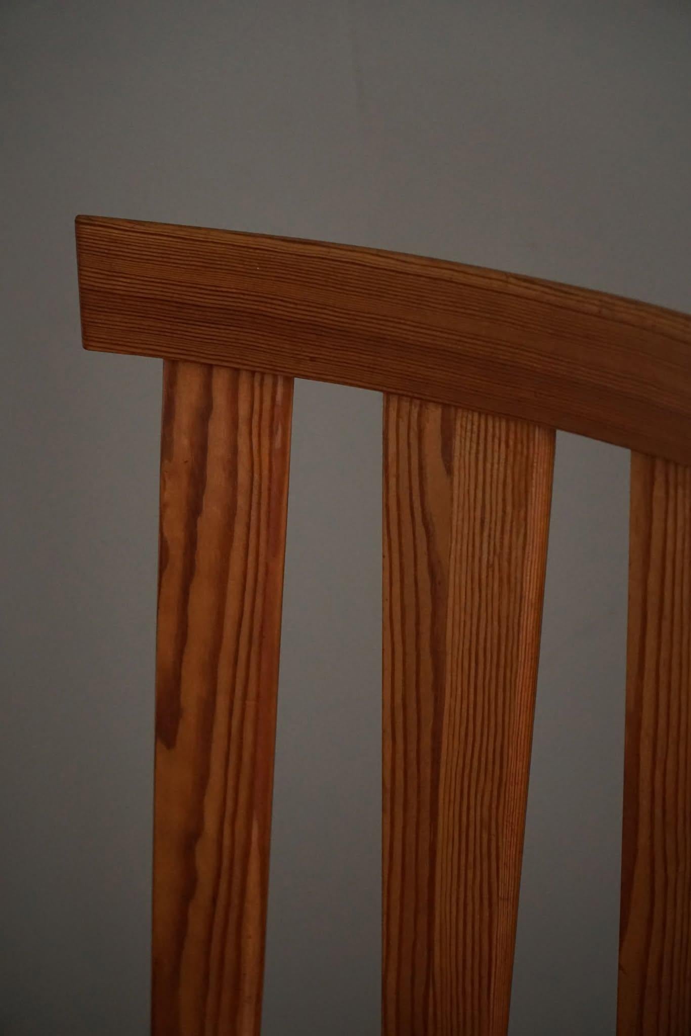 Modernité suédoise, ensemble de 4 chaises en pin massif, style Axel Einar Hjorth, années 1950 en vente 2