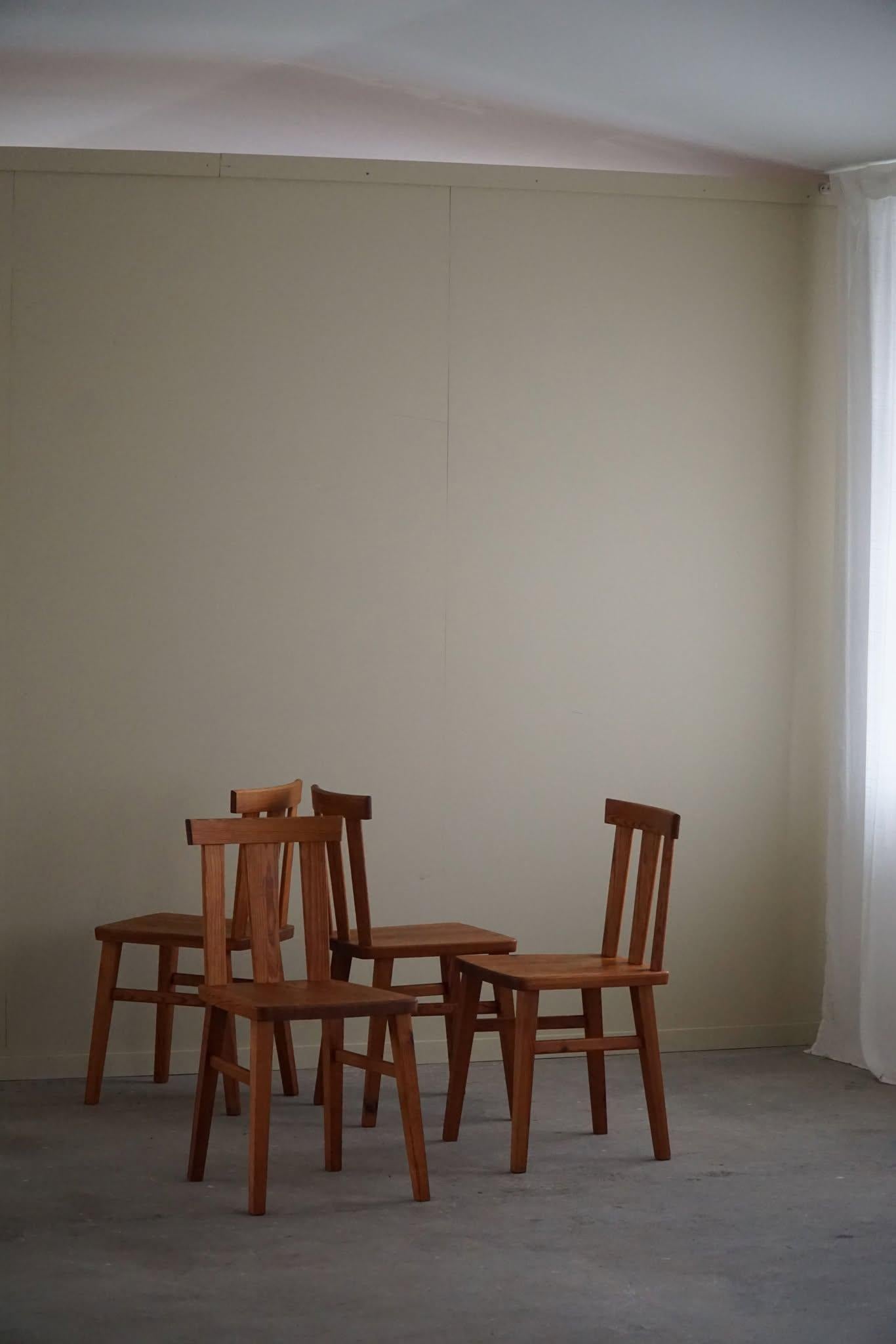 Modernité suédoise, ensemble de 4 chaises en pin massif, style Axel Einar Hjorth, années 1950 en vente 8