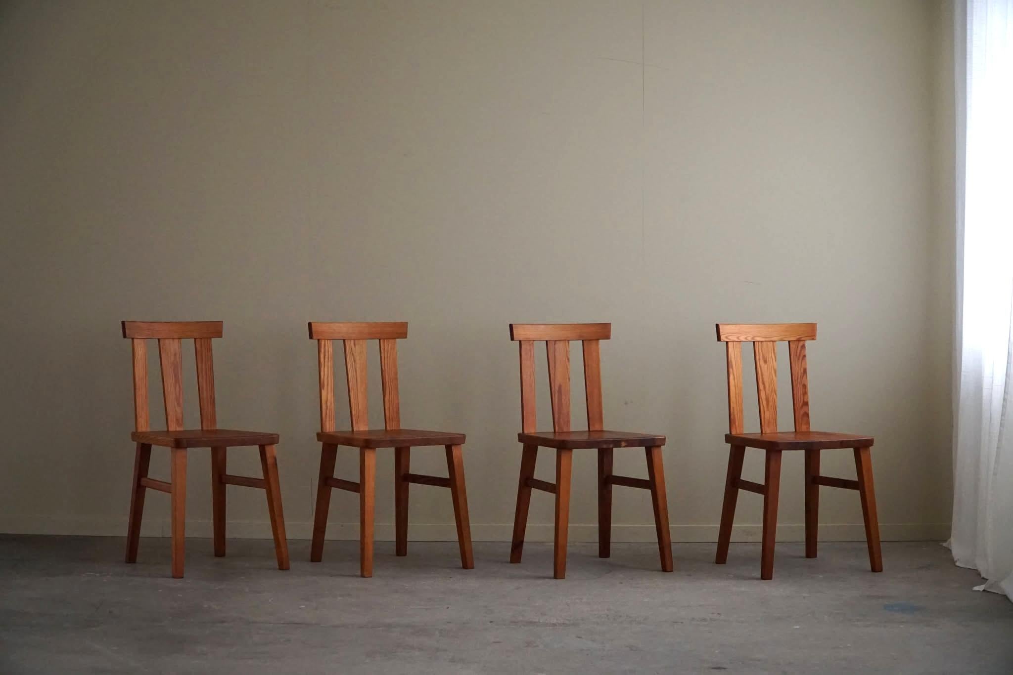 Modernité suédoise, ensemble de 4 chaises en pin massif, style Axel Einar Hjorth, années 1950 en vente 9