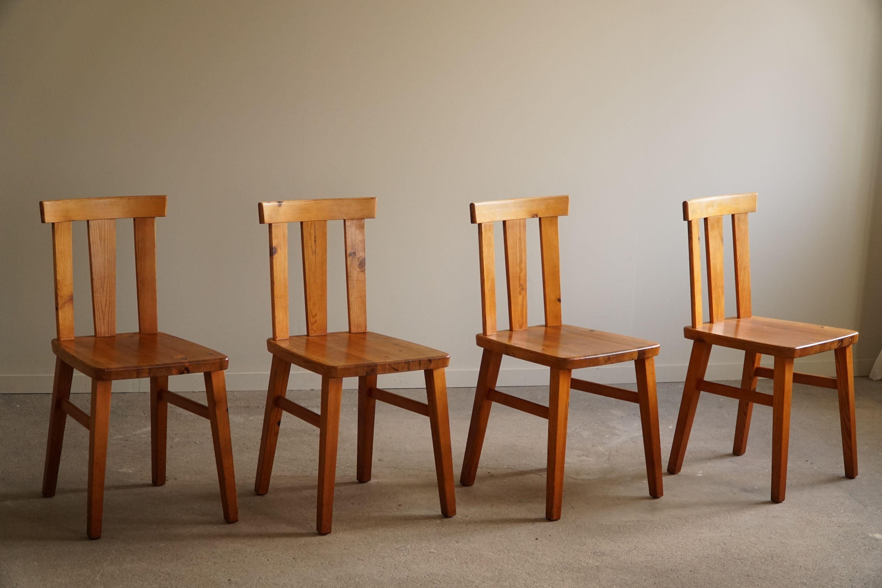 Swedish Modern, Set of 4 Chairs in Solid Pine, Axel Einar Hjorth Style, 1950s For Sale 12