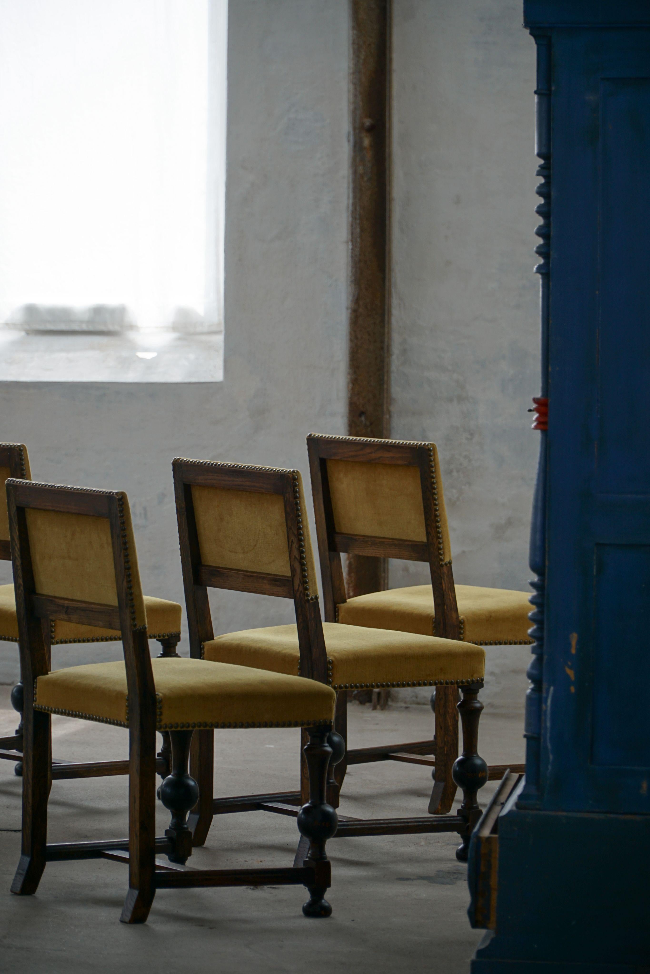 20ième siècle Modernité suédoise, ensemble de 6 chaises en velours doré par Otto Schulz pour BOET, années 1940 en vente