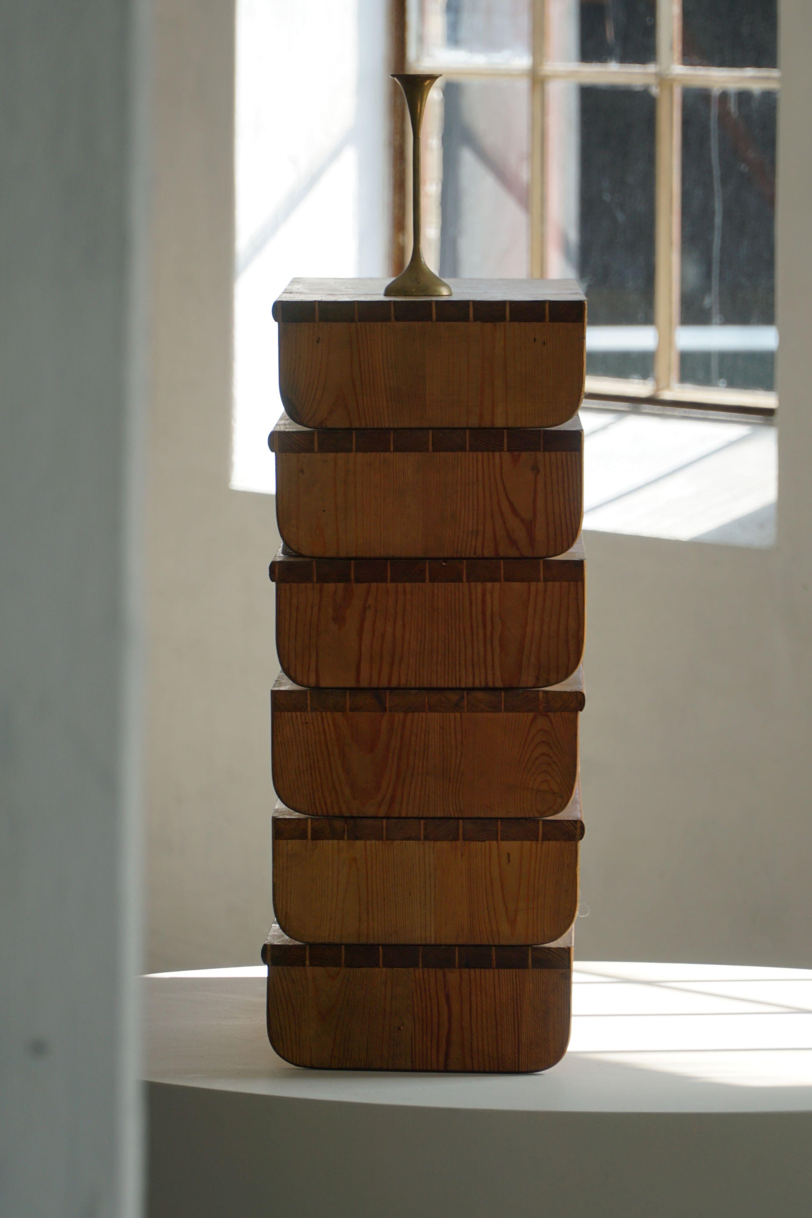 Swedish Modern, Set of 6 Multifunctional Shelves in Pine, Late 19th Century In Fair Condition For Sale In Odense, DK