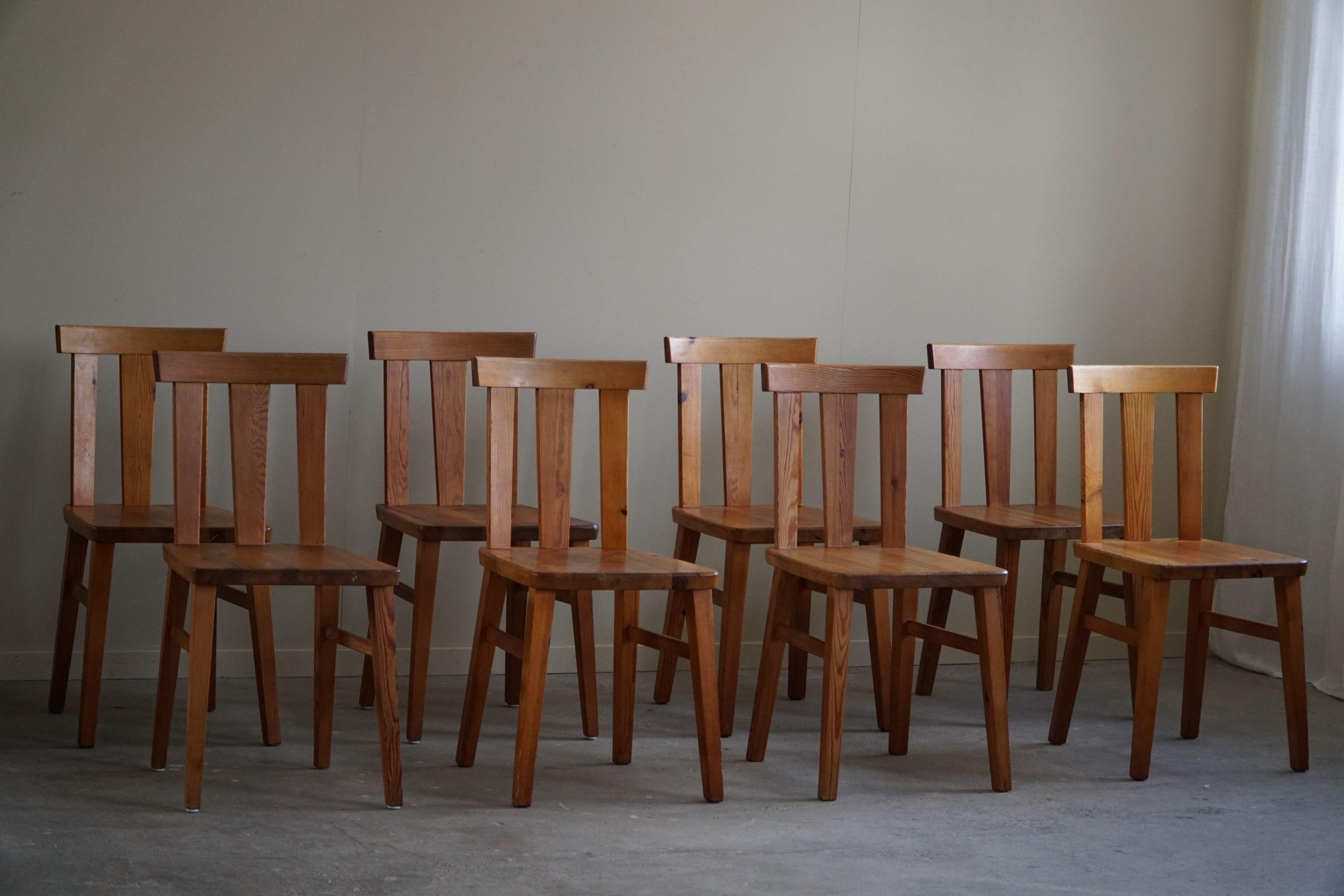Schwedische Moderne, 8er-Set Stühle aus massivem Kiefernholz, Axel Einar Hjorth-Stil, 1950er-Jahre im Angebot 7