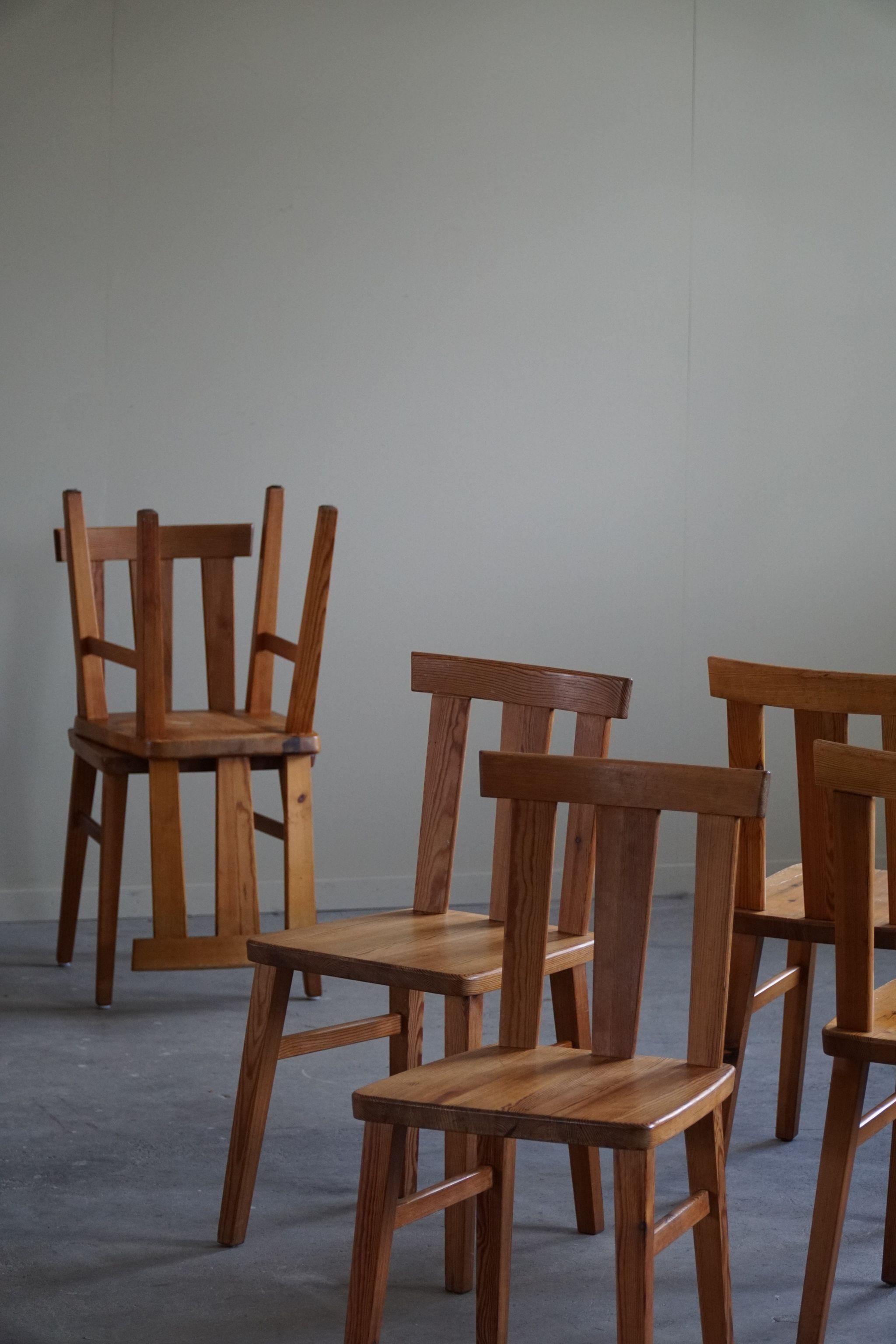 Schwedische Moderne, 8er-Set Stühle aus massivem Kiefernholz, Axel Einar Hjorth-Stil, 1950er-Jahre im Angebot 10