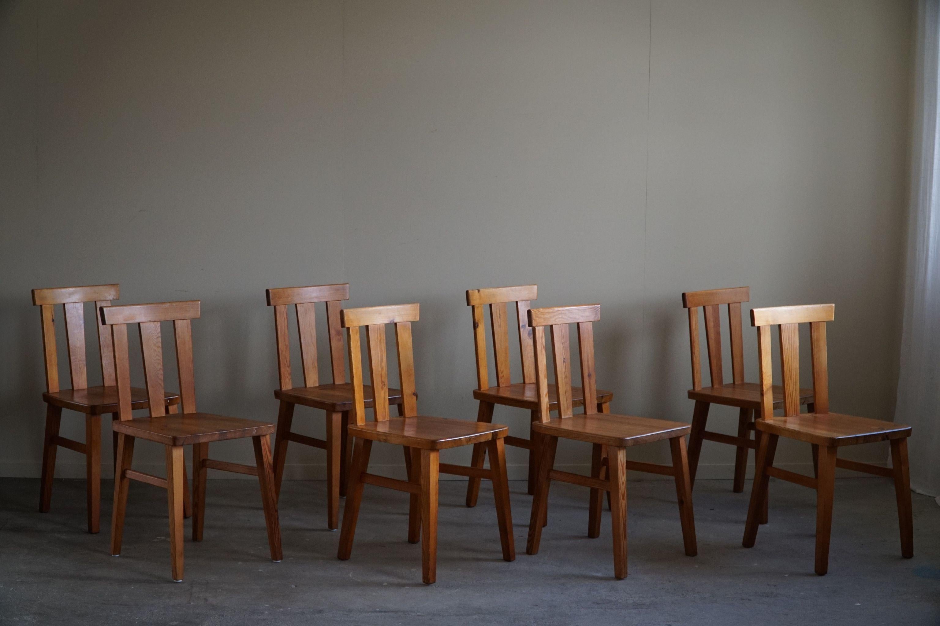 Fait main Modernité suédoise, ensemble de 8 chaises en pin massif, style Axel Einar Hjorth, années 1950 en vente
