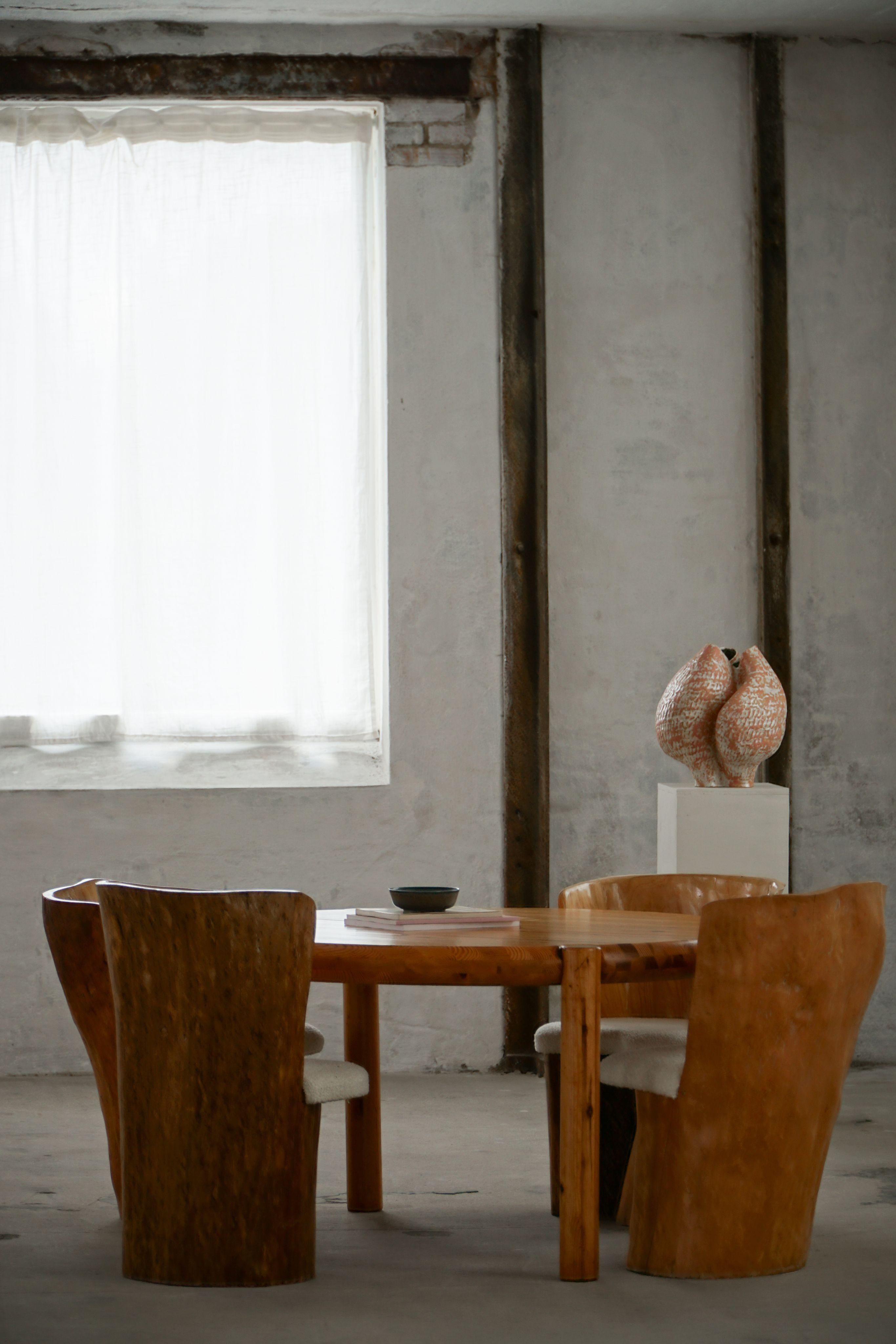 Schwedische Moderne, Satz von vier Stumpfstühlen, Massivholz mit Bouclé-Sitzen, 1960er Jahre im Angebot 7