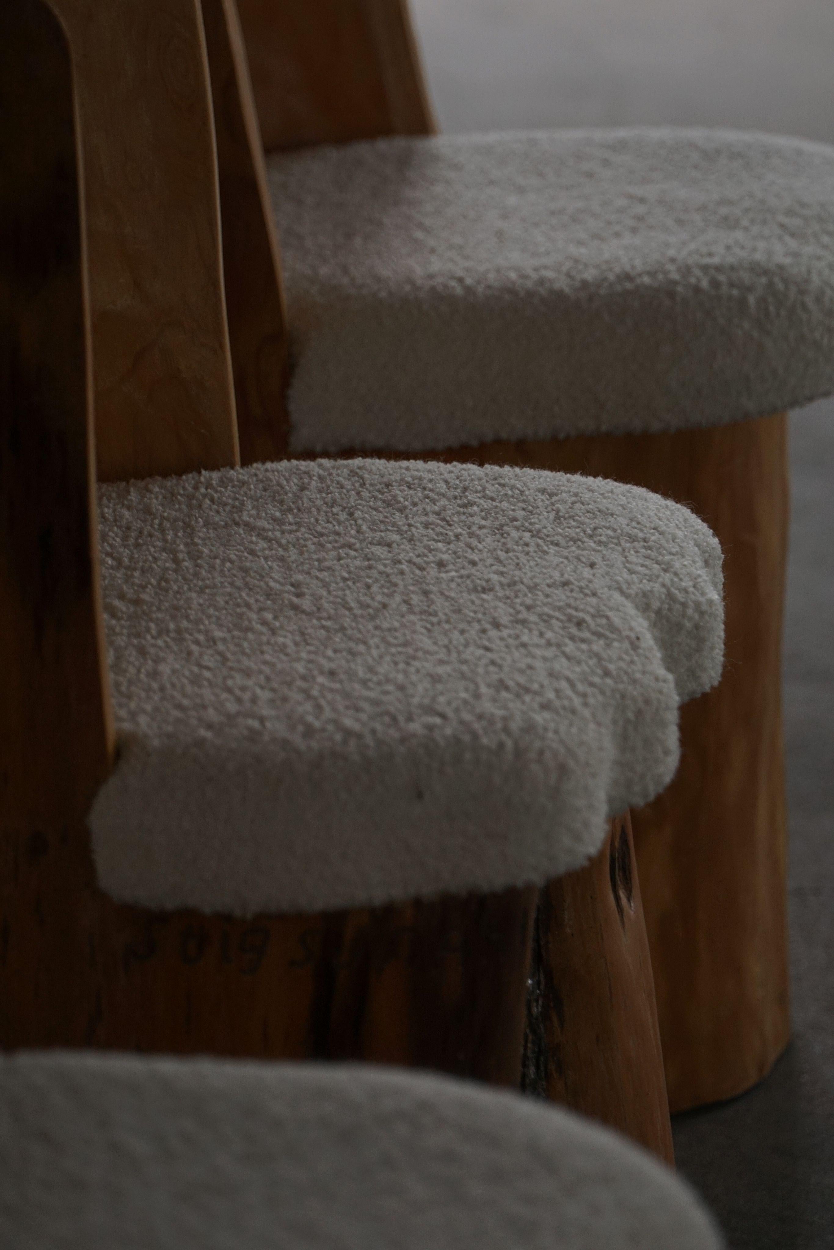 Schwedische Moderne, Satz von vier Stumpfstühlen, Massivholz mit Bouclé-Sitzen, 1960er Jahre im Zustand „Gut“ im Angebot in Odense, DK