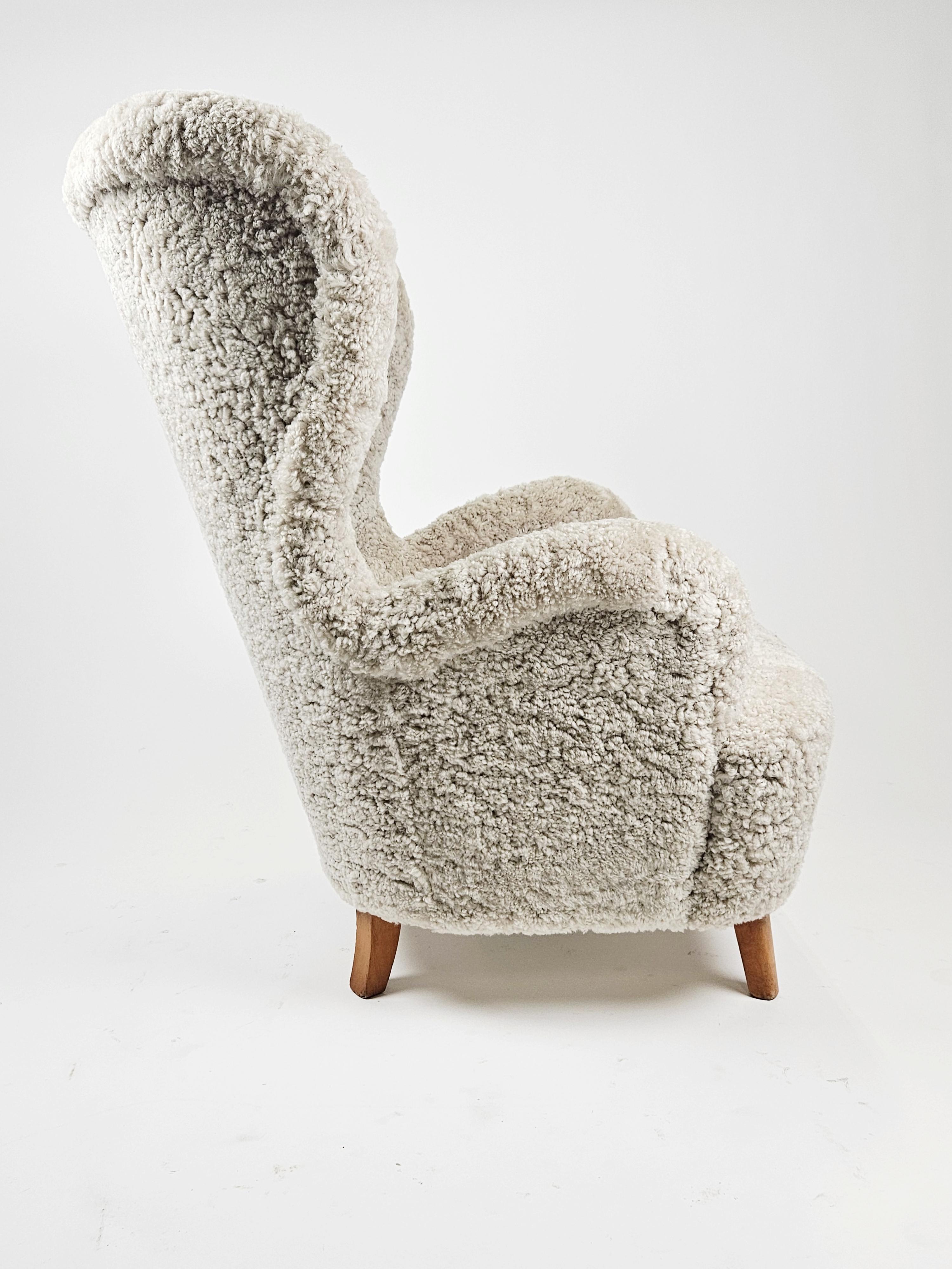 Schwedischer moderner Sessel aus Schafsleder im Stil von Otto Schulz, 1950er Jahre (Skandinavische Moderne) im Angebot