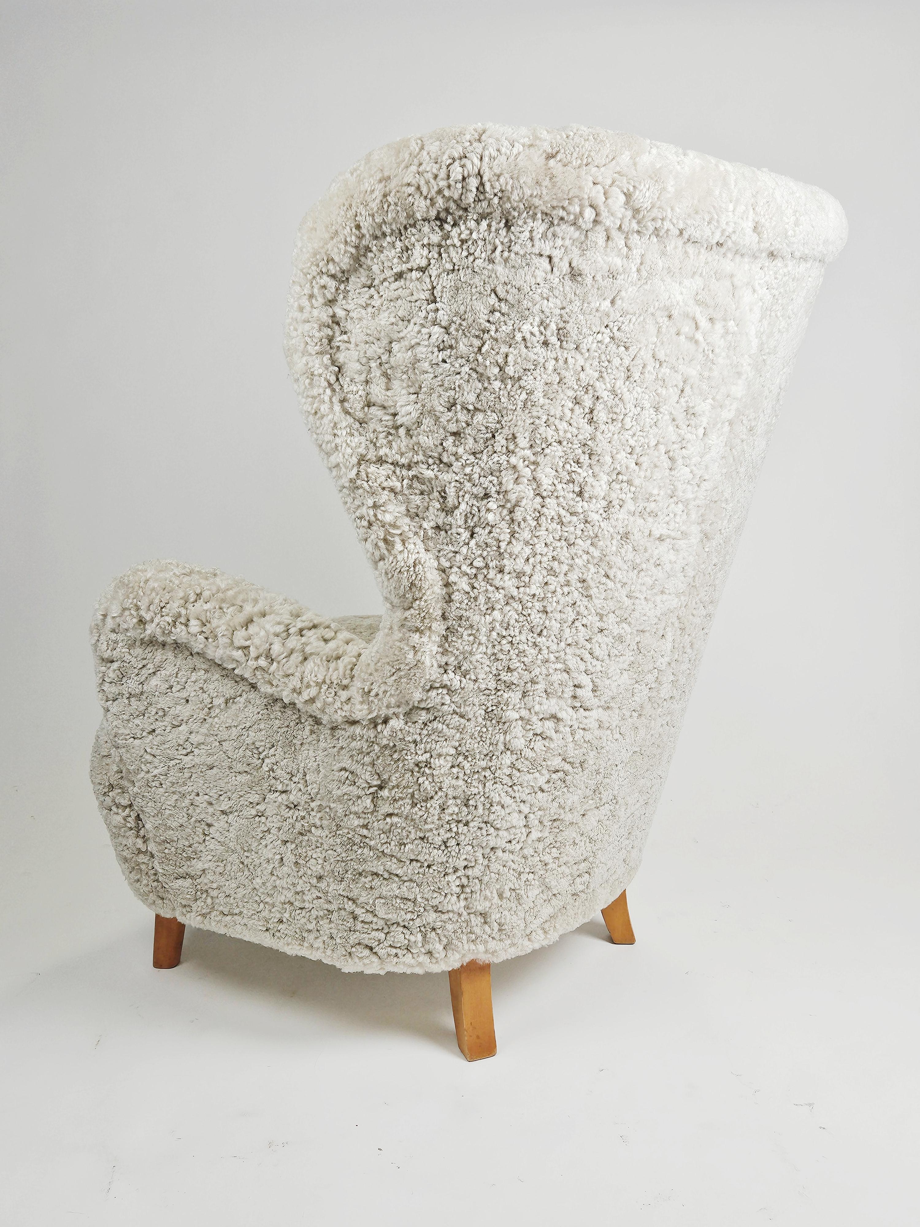 Swedish modern sheepskin easy chair in the style of Otto Schulz, 1950s In Good Condition For Sale In Eskilstuna, SE