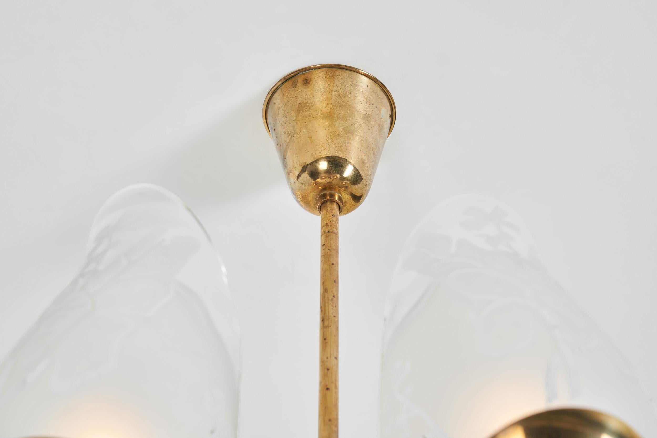 Ottone Lampadario moderno svedese a sei bracci di Glössner, Svezia, 1940 ca. in vendita