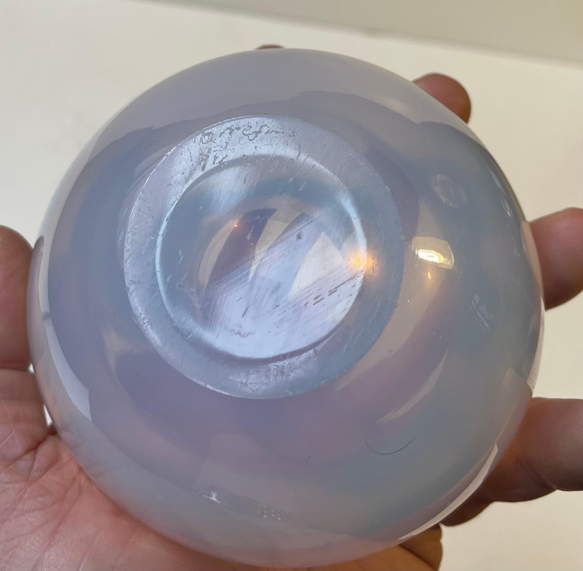 Fatto a mano Piccola ciotola opalescente moderna svedese di Sven Palmqvist per Orrefors, anni '50 in vendita