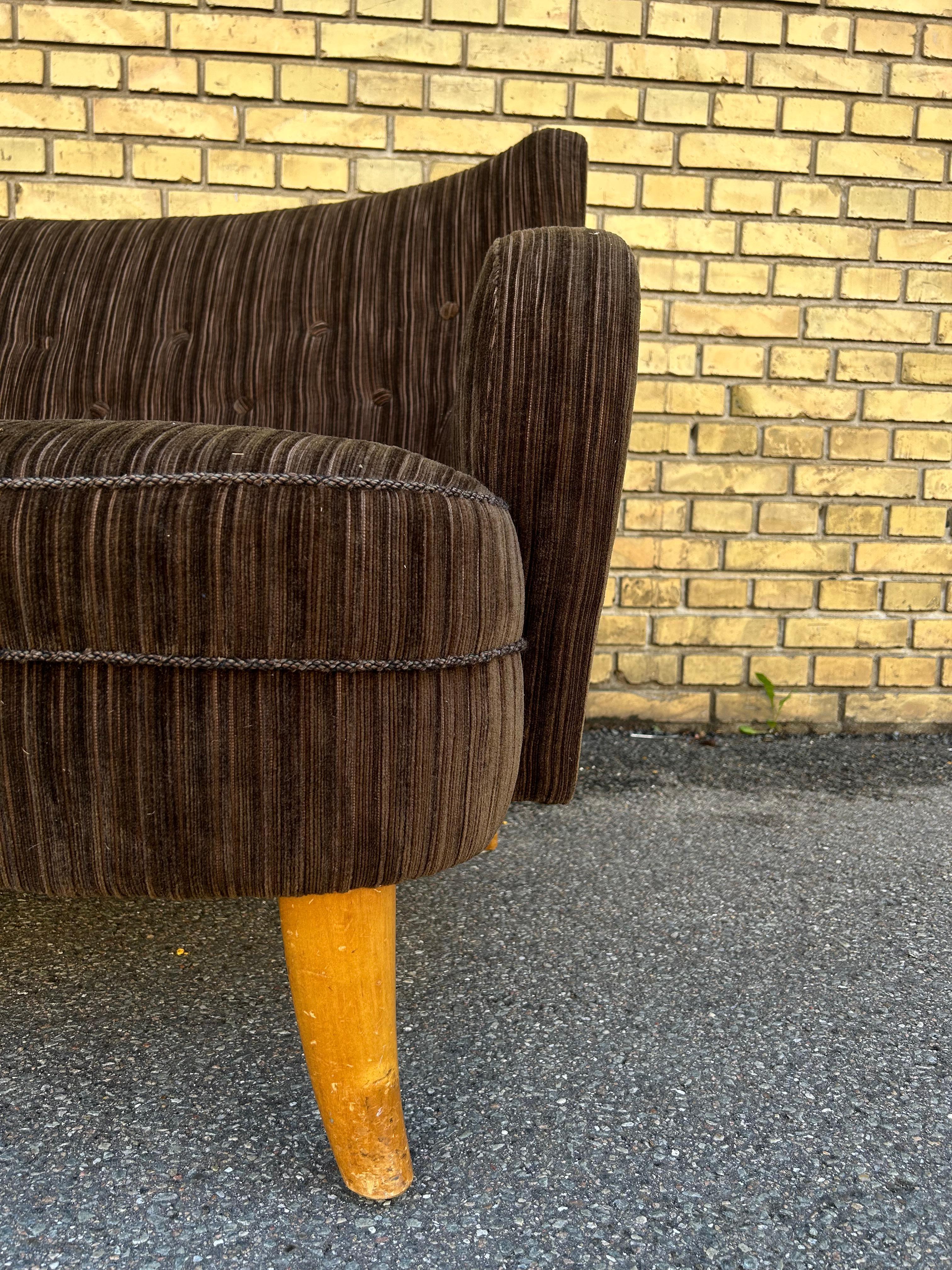 Swedish Modern sofa with corduroy upholstery 1940’s In Good Condition In Valby, 84