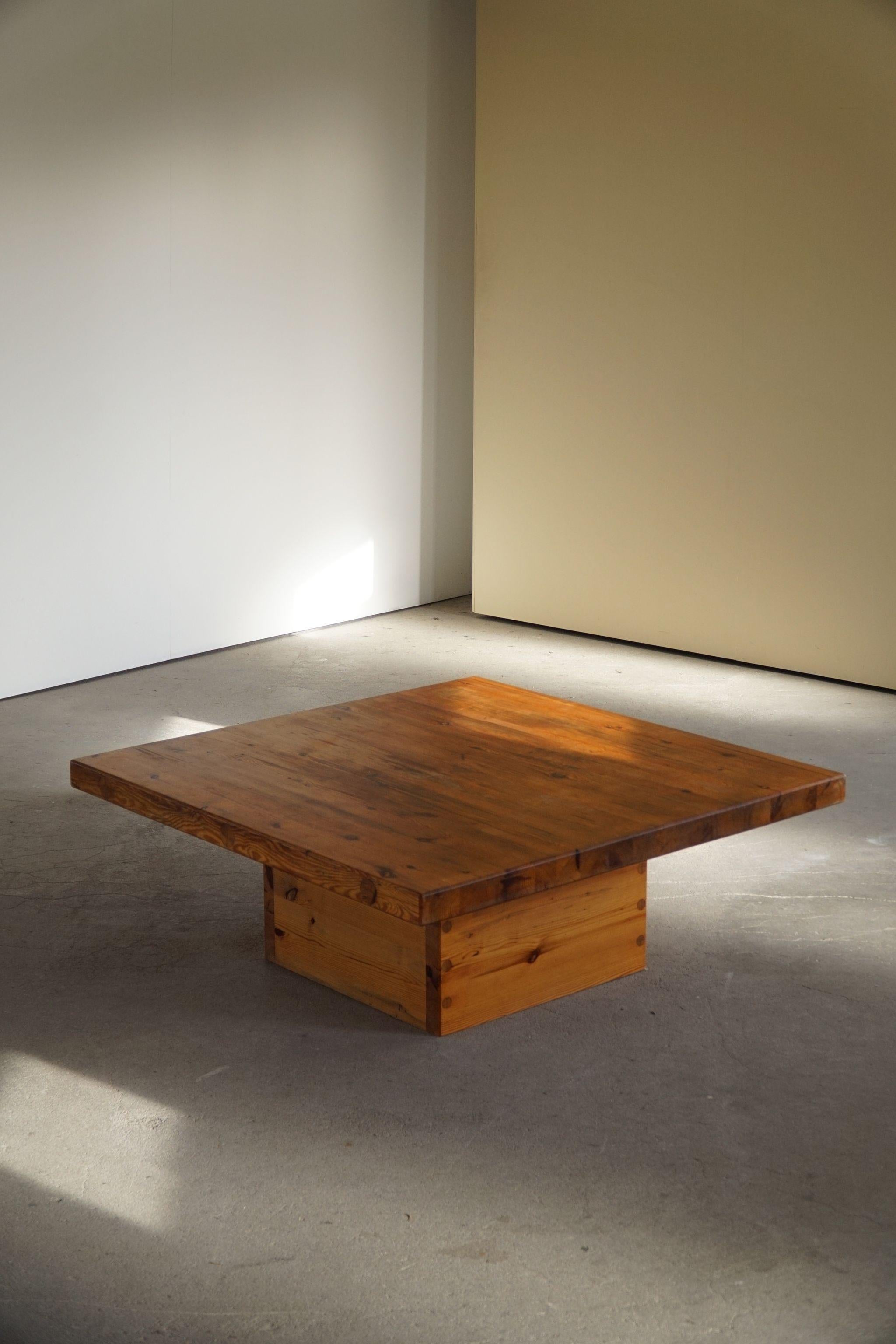 Brutalisme Table basse carrée moderne suédoise en pin massif de Sven Larsson, Brutalist, 1970