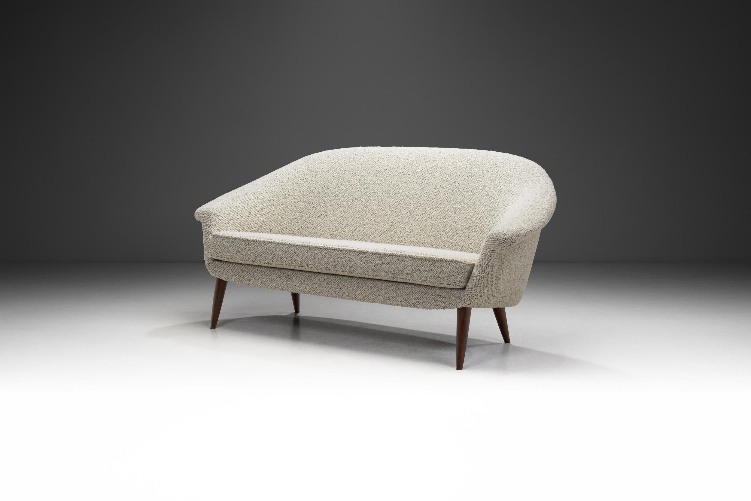 Il termine Swedish Modern è diventato di uso corrente negli anni '30, quando il design moderno svedese stava diventando sempre più conosciuto in Europa e negli Stati Uniti. Tuttavia, ha raggiunto il suo apice negli anni '50 ed è stato caratterizzato