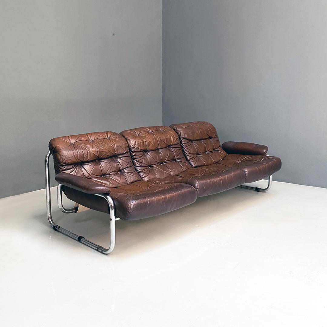Swedish modern chromed tubolar steel and original brown leather three seats sofa by Johann Bertil Häggström for Ikea, 1970s.
Stunning three-seater sofa with structure entirely in chromed tubular steel and well-preserved original brown leather
