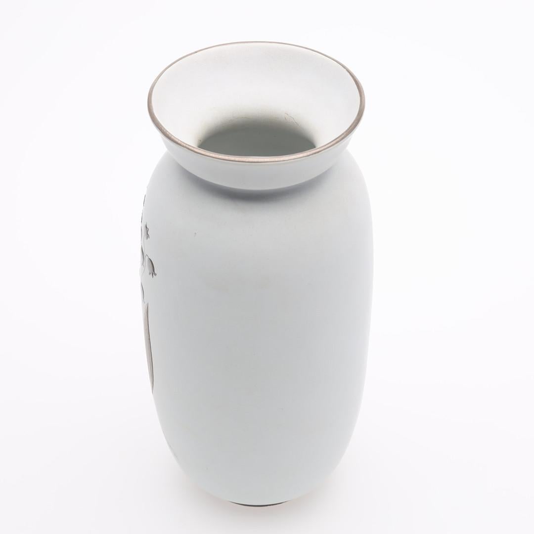 Scandinavo moderno Vaso moderno svedese Stig Lindberg modello Grazia 215 in gres bianco e argento in vendita