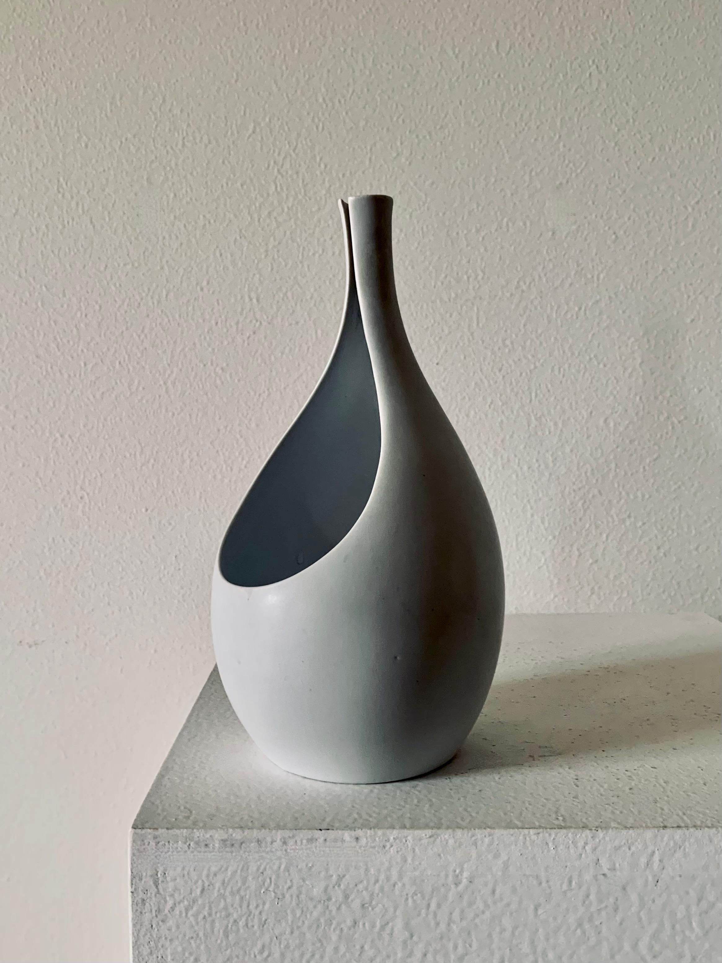 Scandinavian Modern Swedish Modern Stoneware Pungo Vase and Veckla Bowl by Stig Lindberg Gustavsberg For Sale