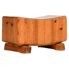 Swedish modern stool in solide pin, circa 1950.