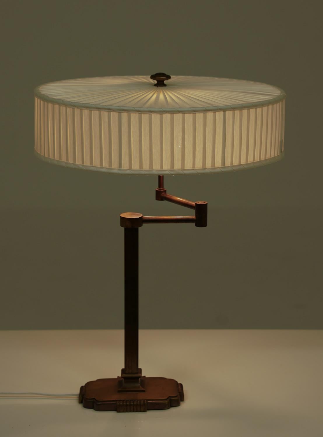 Swedish Modern Swivel Arm Table Lamp  For Sale 5