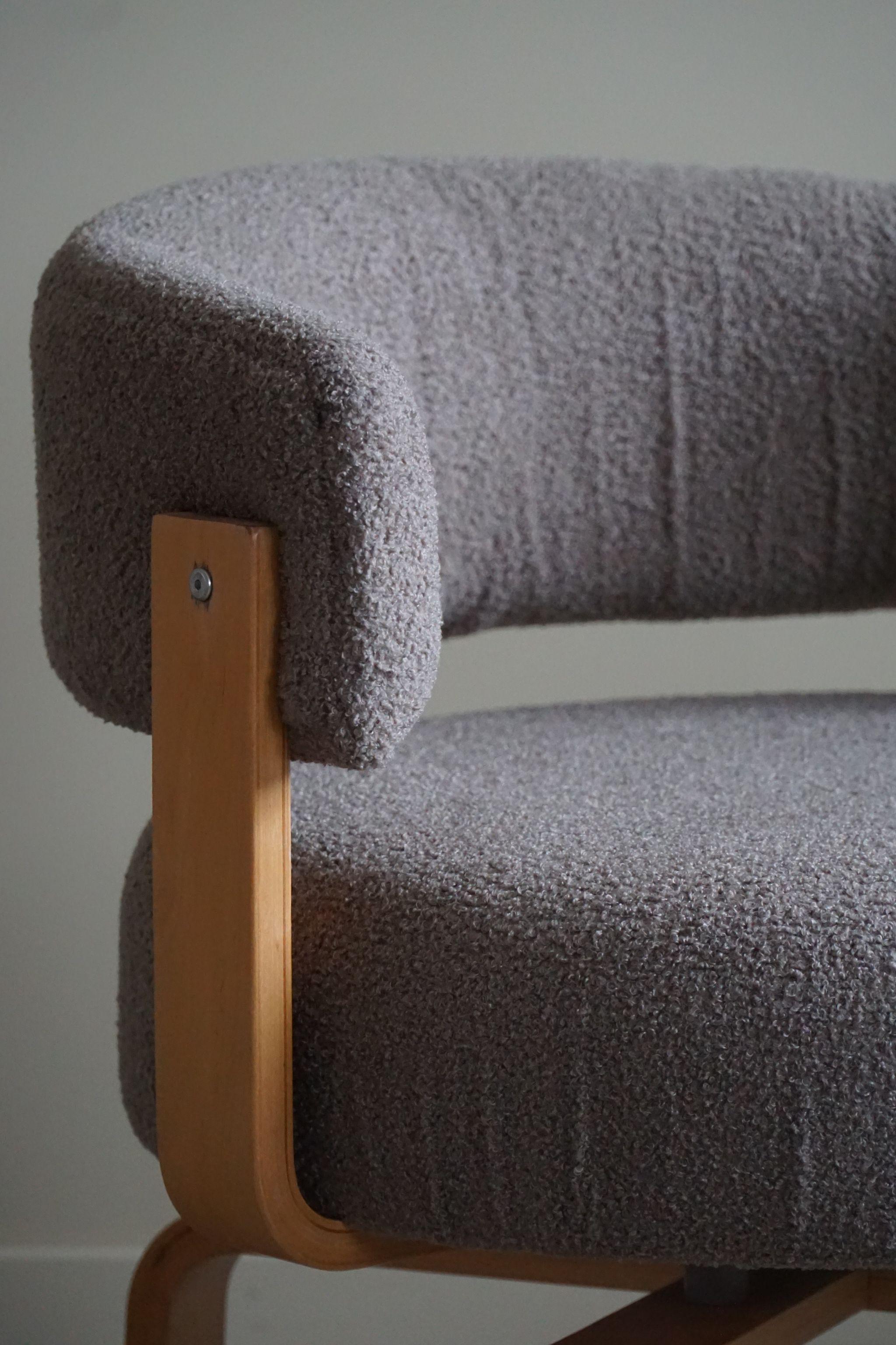 Cuir d'agneau Fauteuil pivotant moderne suédois en laine d'agneau par Carina Bengs, modèle 