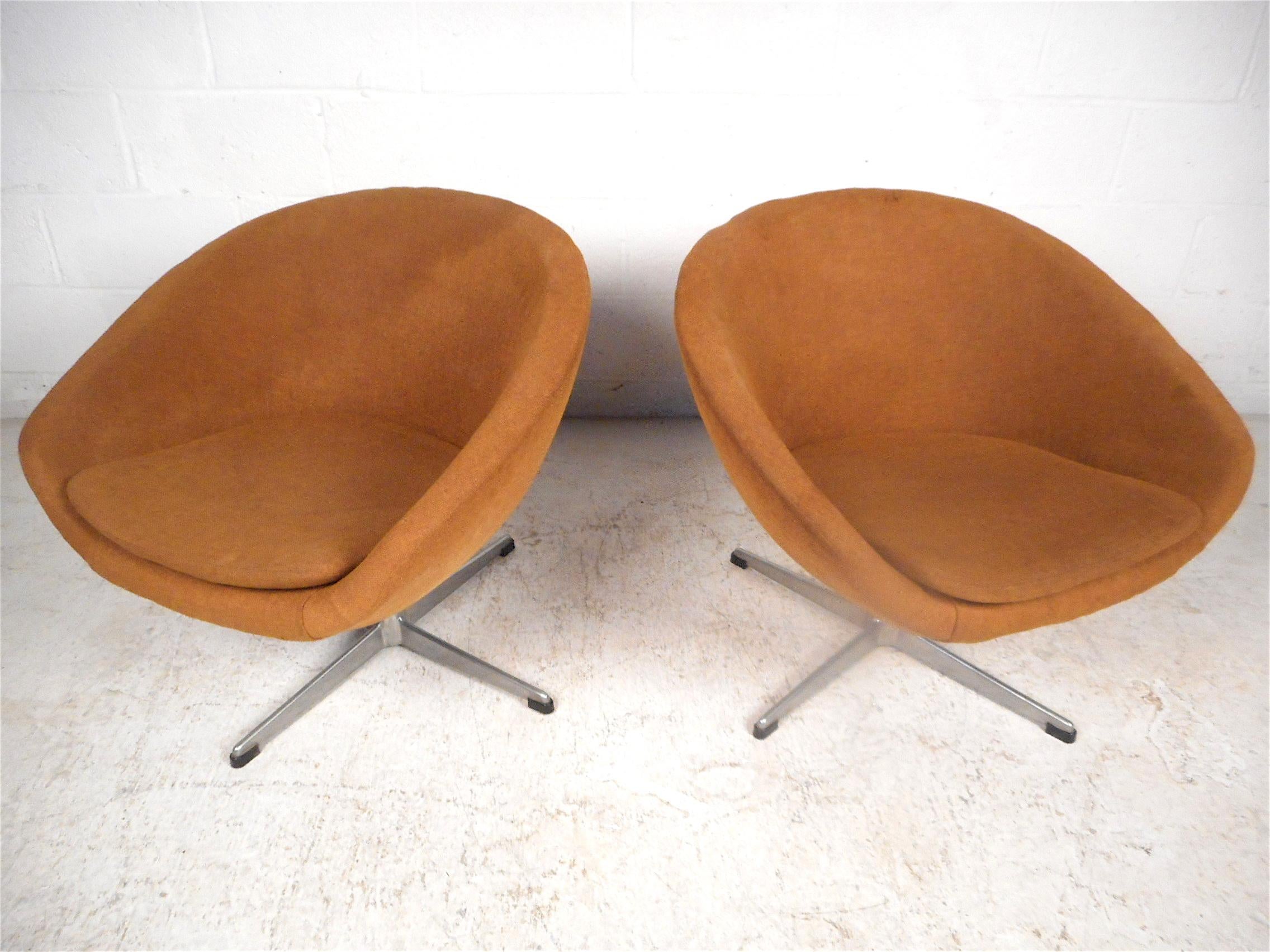 Stunning pair of Swedish modern chairs made by Overman designed by Carl Eric Klote. Comfortable and stylish chairs with a striking visual profile. Supported by swiveling aluminum bases, circa 1960s. This pair is sure to impress in any home,