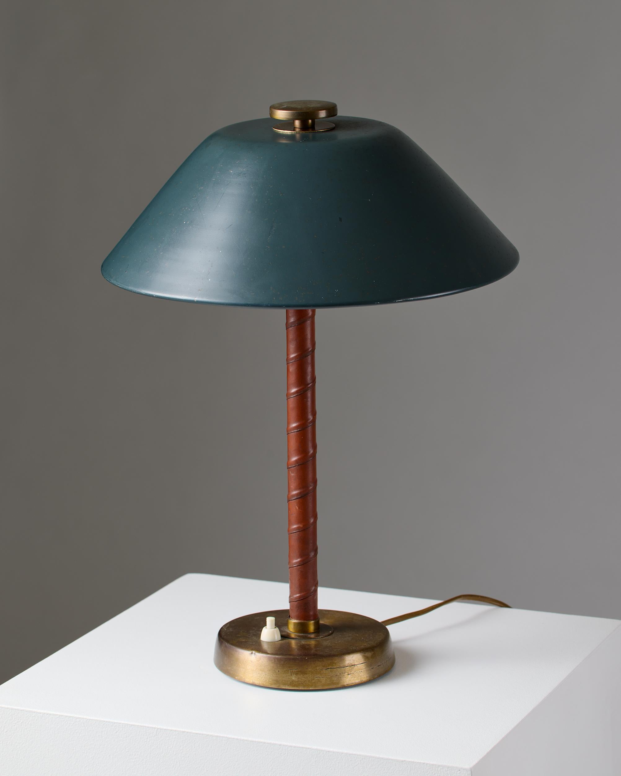Lampe de table suédoise The Modernity d'Einar Bäckström en laiton, métal sarcelle et cuir Bon état - En vente à Stockholm, SE