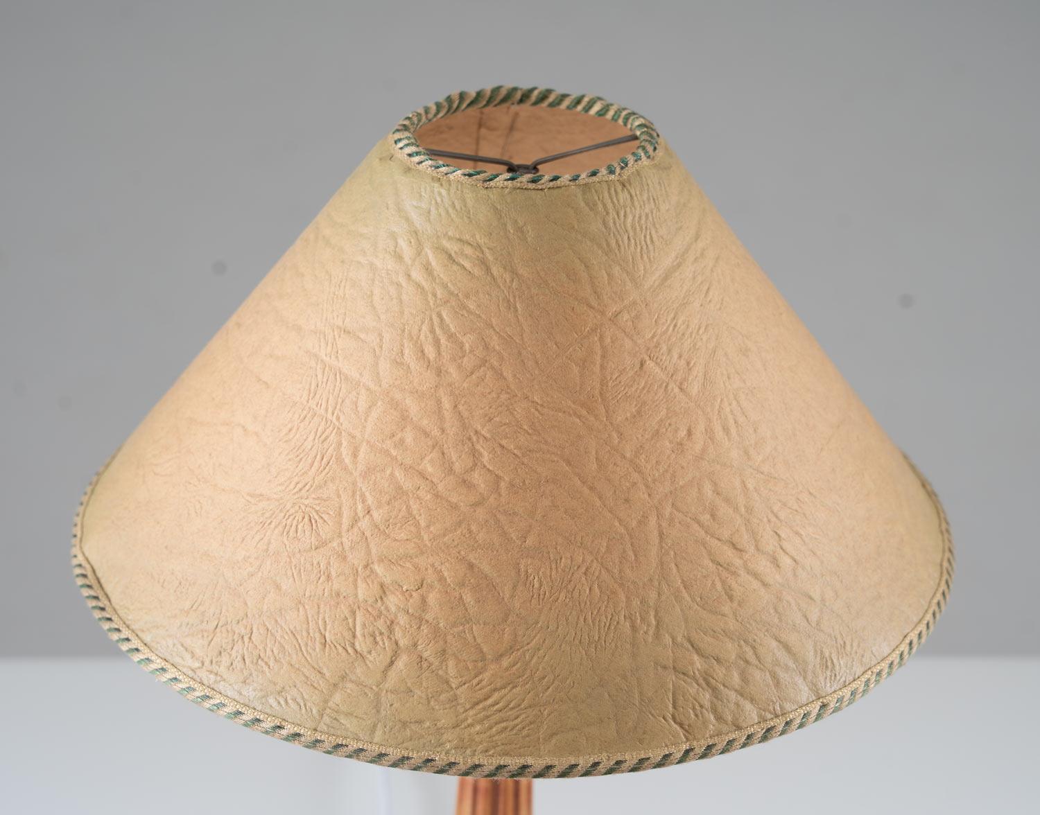 Swedish modern table lamp attributed to Hans Bergström, Sweden.
This lamp is made of oak with a beautiful tripod base in brass. 

Condition: Very good condition. The lamp comes with a vintage papyrus shade from the same era.