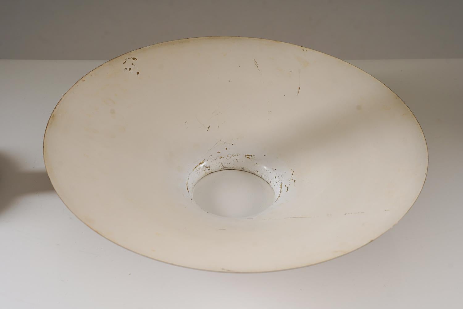 Laiton Lampe de table moderne suédoise en laiton et verre en vente