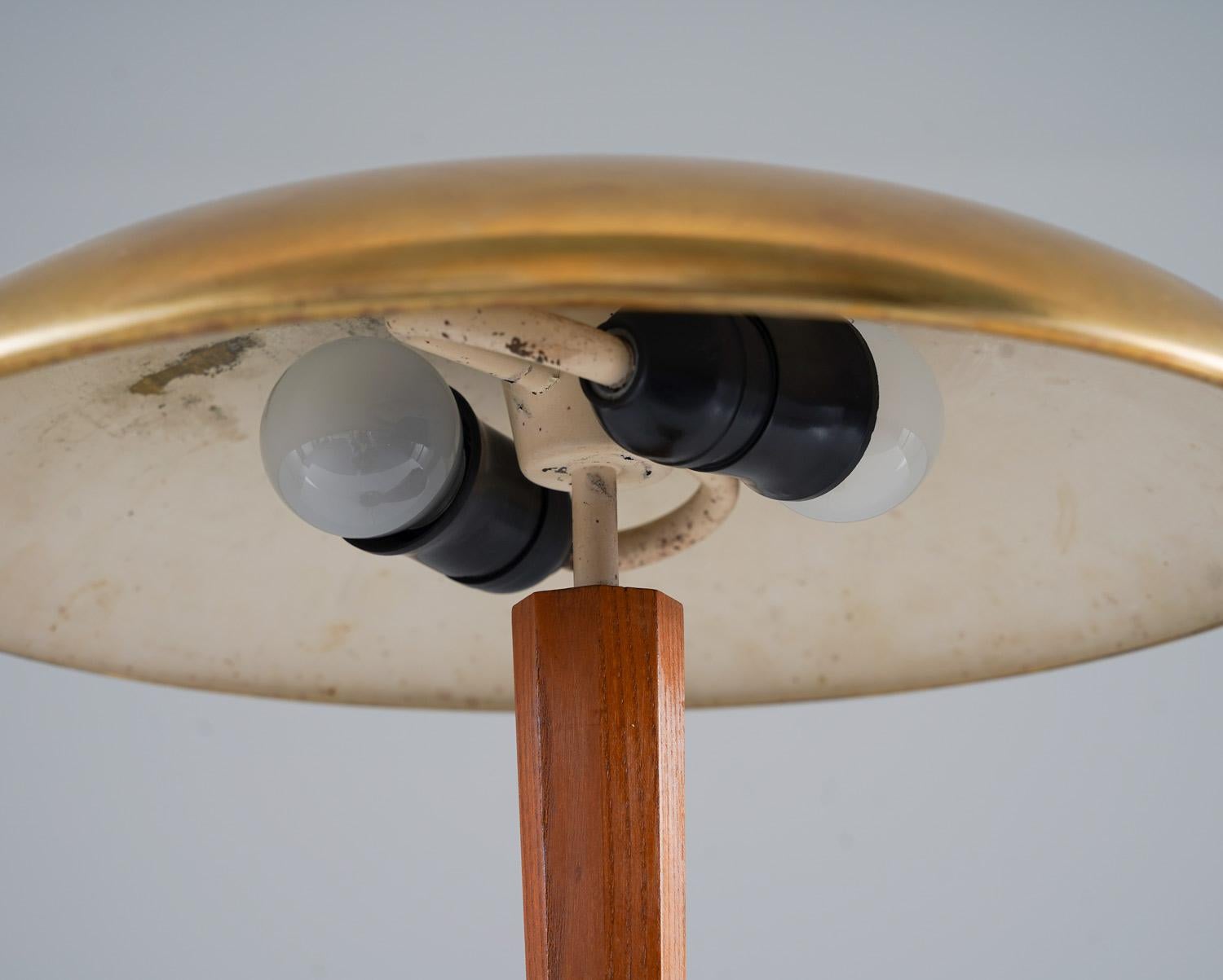 Swedish Modern Table Lamp in Brass and Oak by Nordiska Kompaniet 'NK' For Sale 2