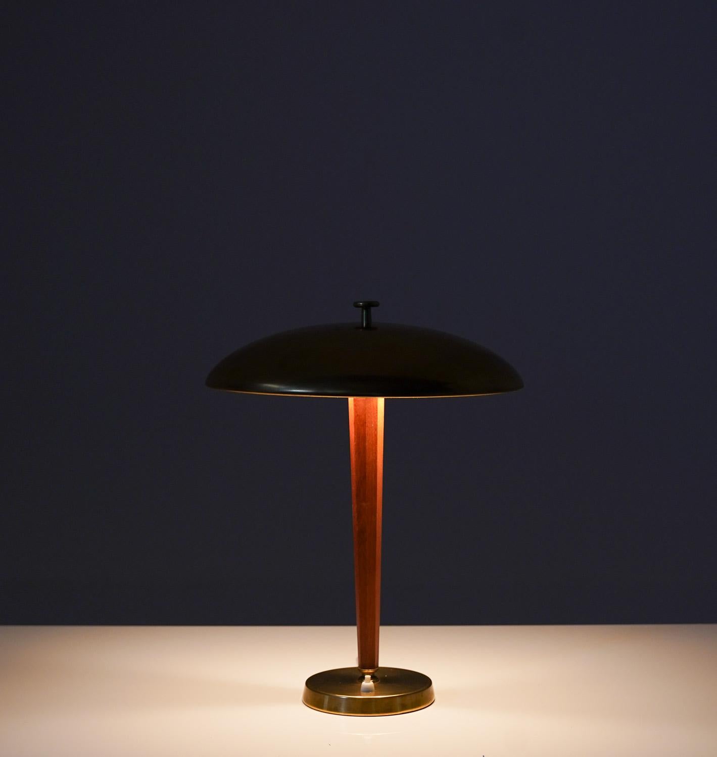 Swedish Modern Table Lamp in Brass and Oak by Nordiska Kompaniet 'NK' For Sale 3