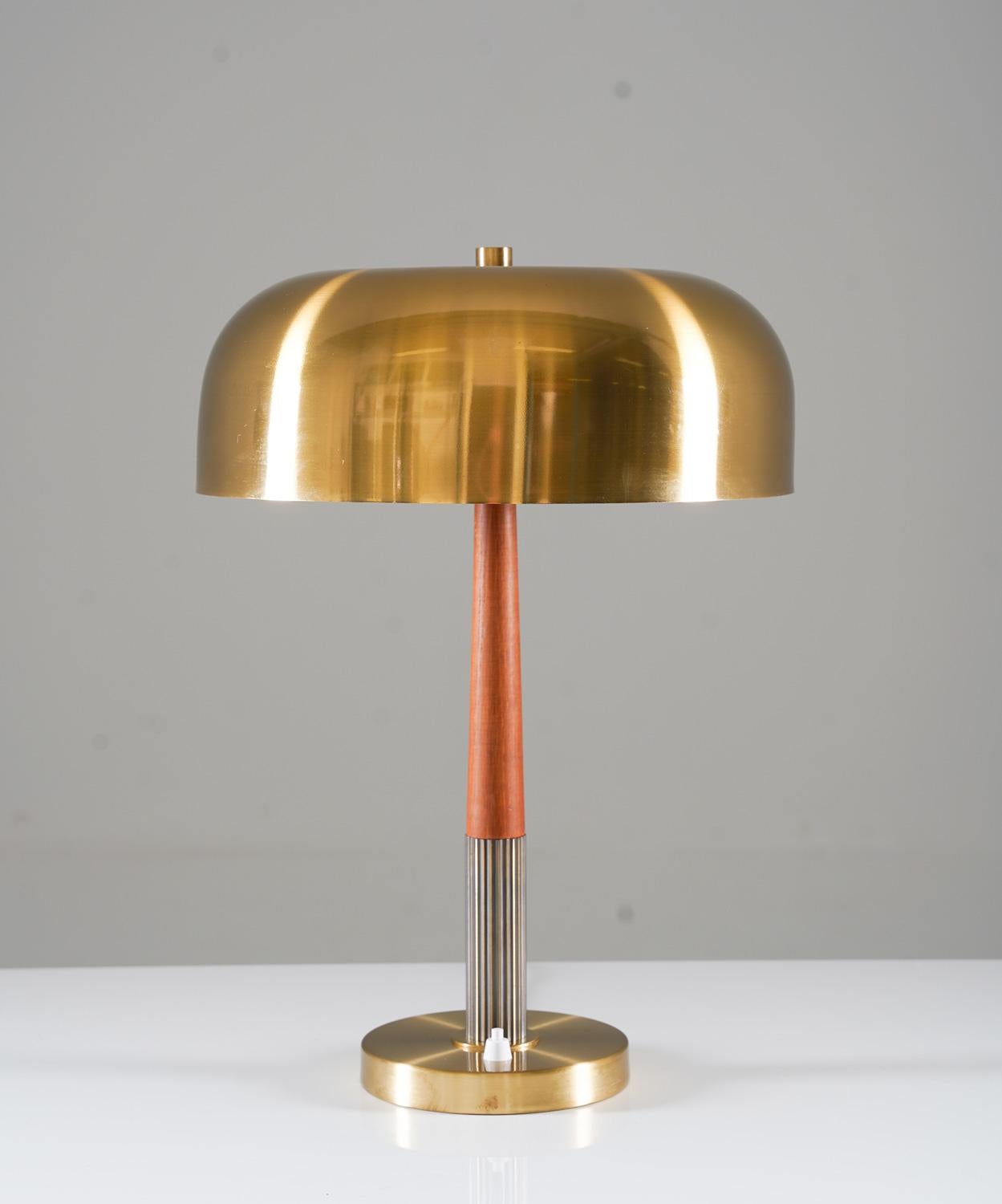 Table lamp model 8391 by Boréns, Sweden. 
This lamp is made of brass and with details in teak. 

Condition: Very good condition. The shade is not originally for this lamp, but is from the same age.