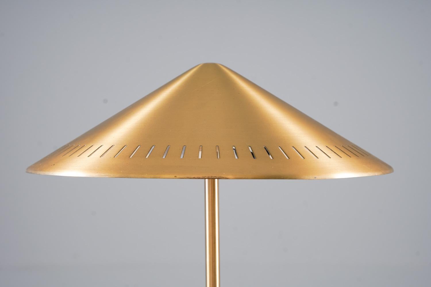 Swedish Modern Table Lamp in Brass by Boréns For Sale 3