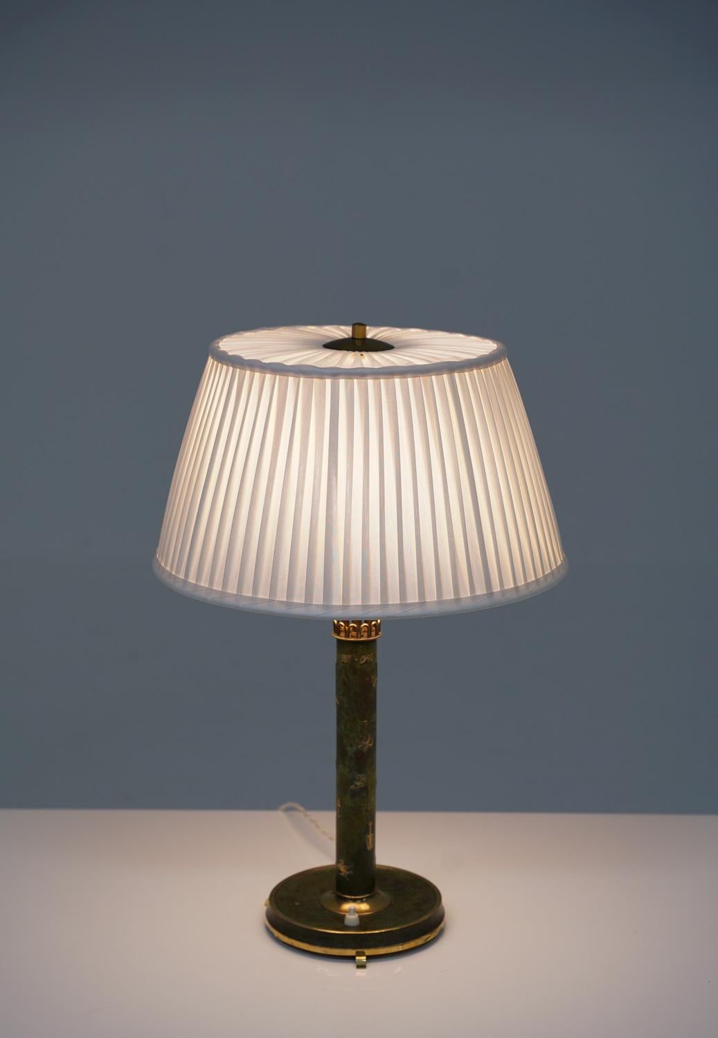 Lampe de bureau moderne suédoise en laiton par Liberty en vente 4