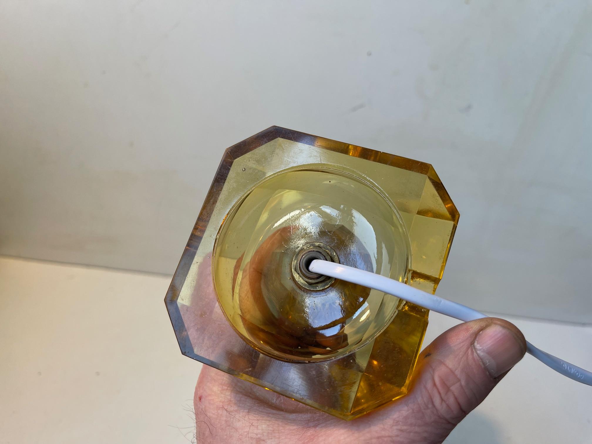 Lampe de table moderne suédoise en cristal jaune, années 1970 Bon état - En vente à Esbjerg, DK